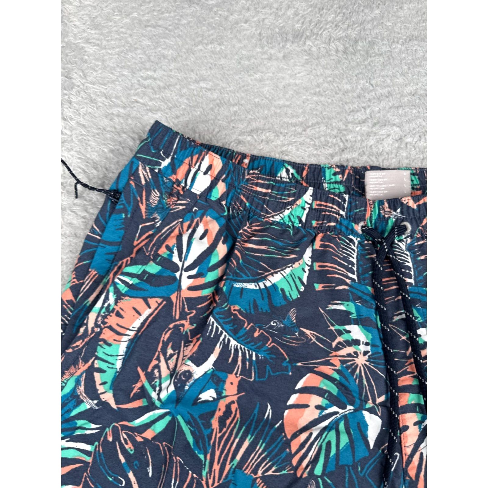 Vintage Columbia Mens Shorts Cargo Knee-Length Blue Nylon Lined 36x8 Regular Waist 36 Inseam Canvas Pockets Zip Casual Travel Outdoor Fishing Boating Kayak Size US 33 - 4 Thumbnail