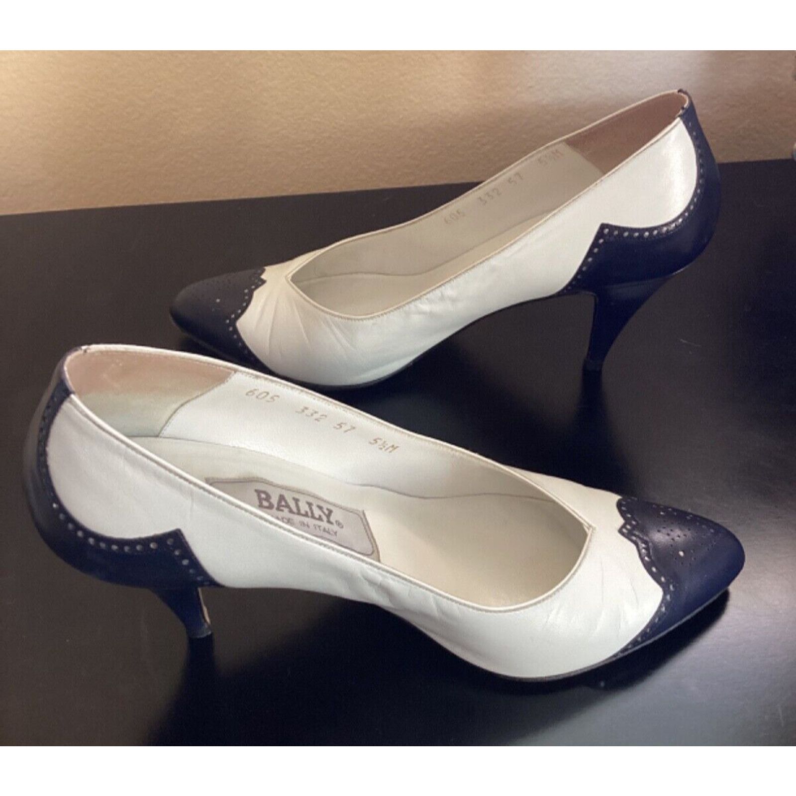 Bally BALLY VINTAGE 80'S LEATHER BLUE & WHITE WING TIP PUMPS - 5.5 Size US 5.5 / IT 35.5 - 7 Thumbnail