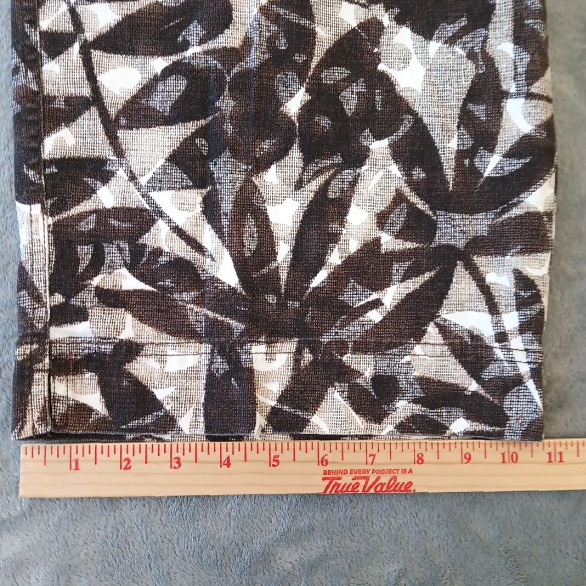 Vintage Chico's Capri Pants Womens Regular Size 3 Gray Floral Cotton Blend Wide-Leg Pockets Credit: 22" Inseam Size 26" / US 2 / IT 38 - 6 Thumbnail