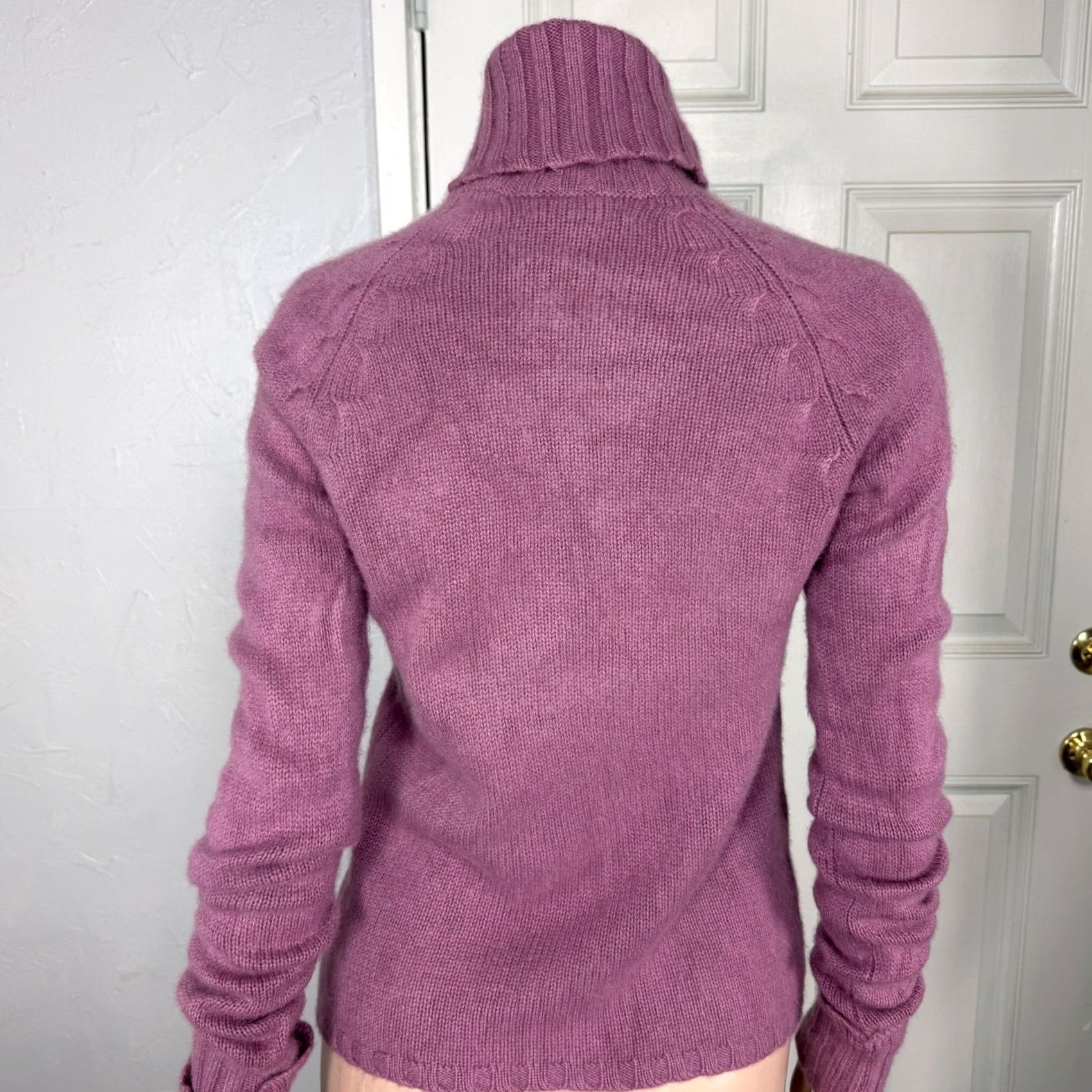 Banana Republic Vintage Banana Republic Womens Sweater S Turtleneck 100% Cashmere L/S TT14 Size S / US 4 / IT 40 - 3 Thumbnail