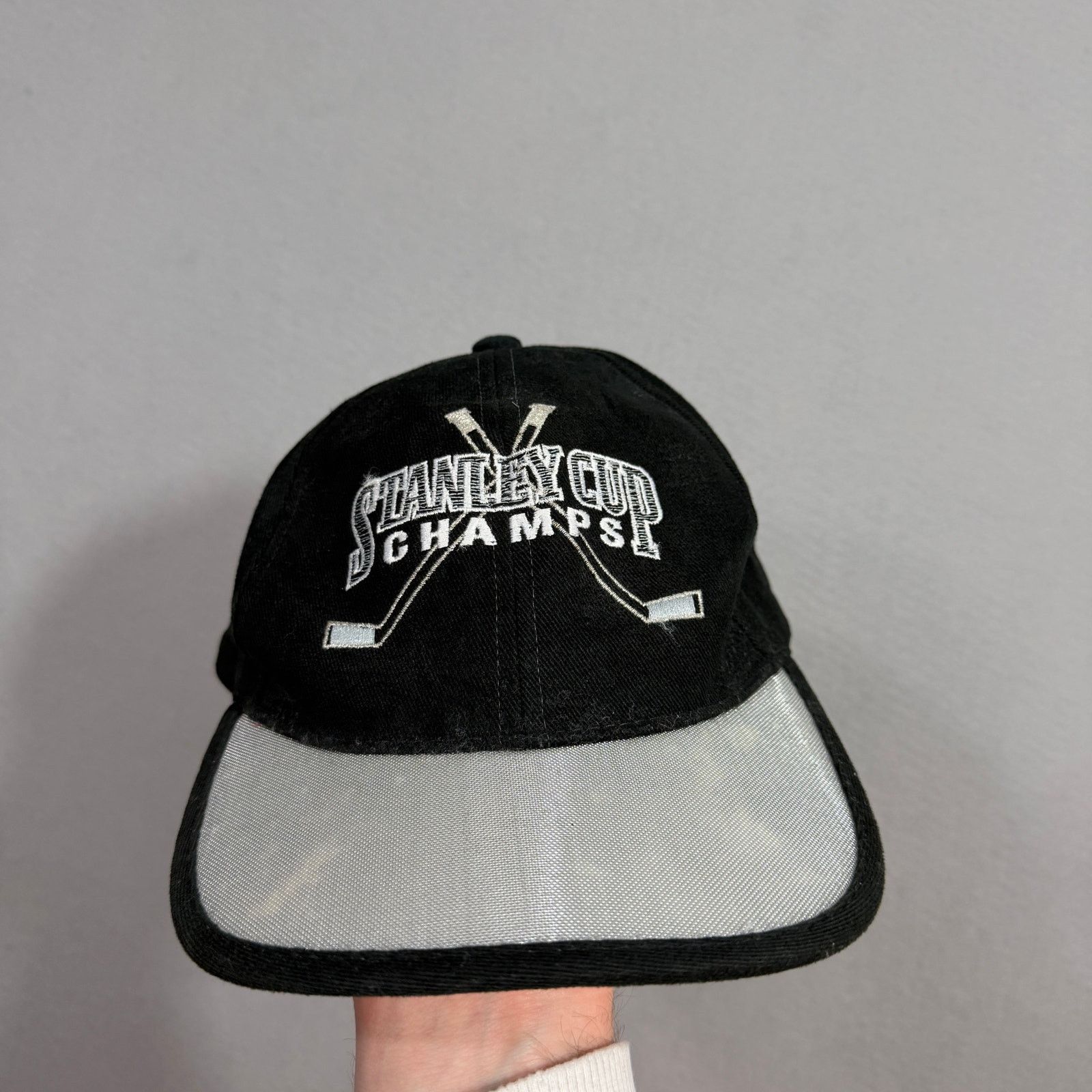 Vintage Vintage Starter Detroit Red Wings 1998 Stanley Cup Champs Size ONE SIZE - 1 Thumbnail