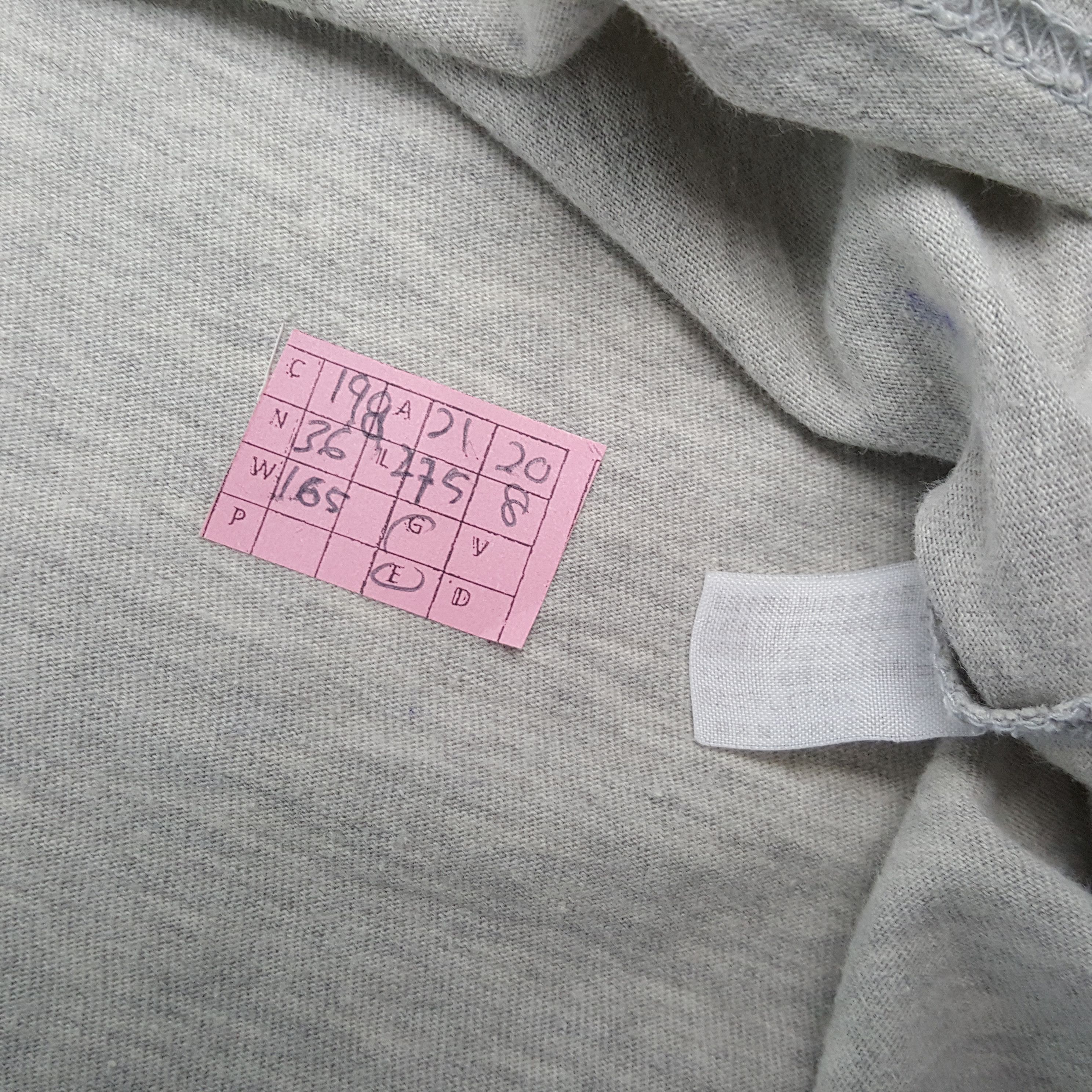 Vintage × Yves Saint Laurent YVES SAINT LAURENT Tshirt Spellout Center Logo Design Size US L / EU 52-54 / 3 - 4 Thumbnail