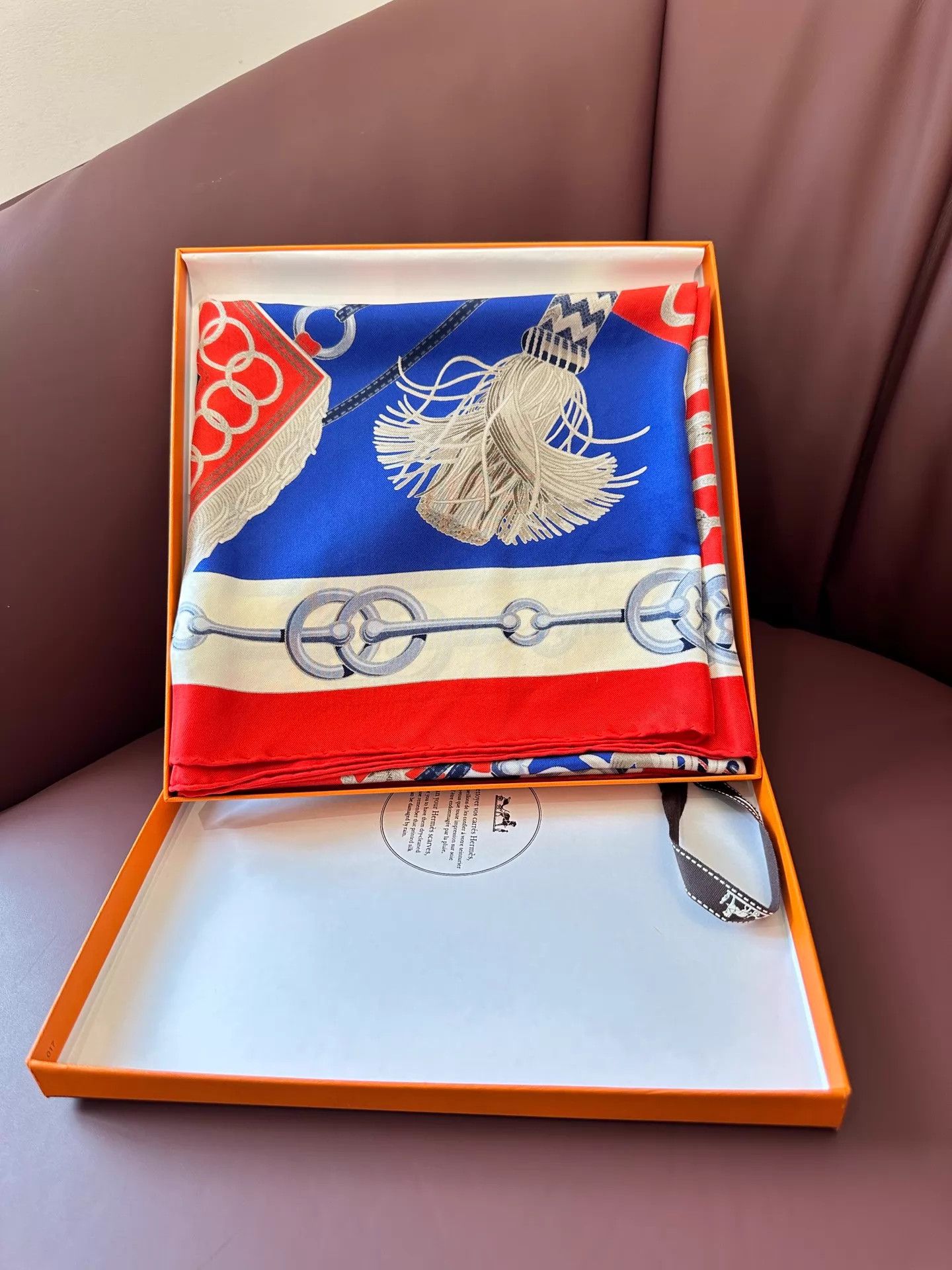 Hermes Hermès 90x90 Scarf Unused Boxed AH032 Size ONE SIZE - 3 Thumbnail
