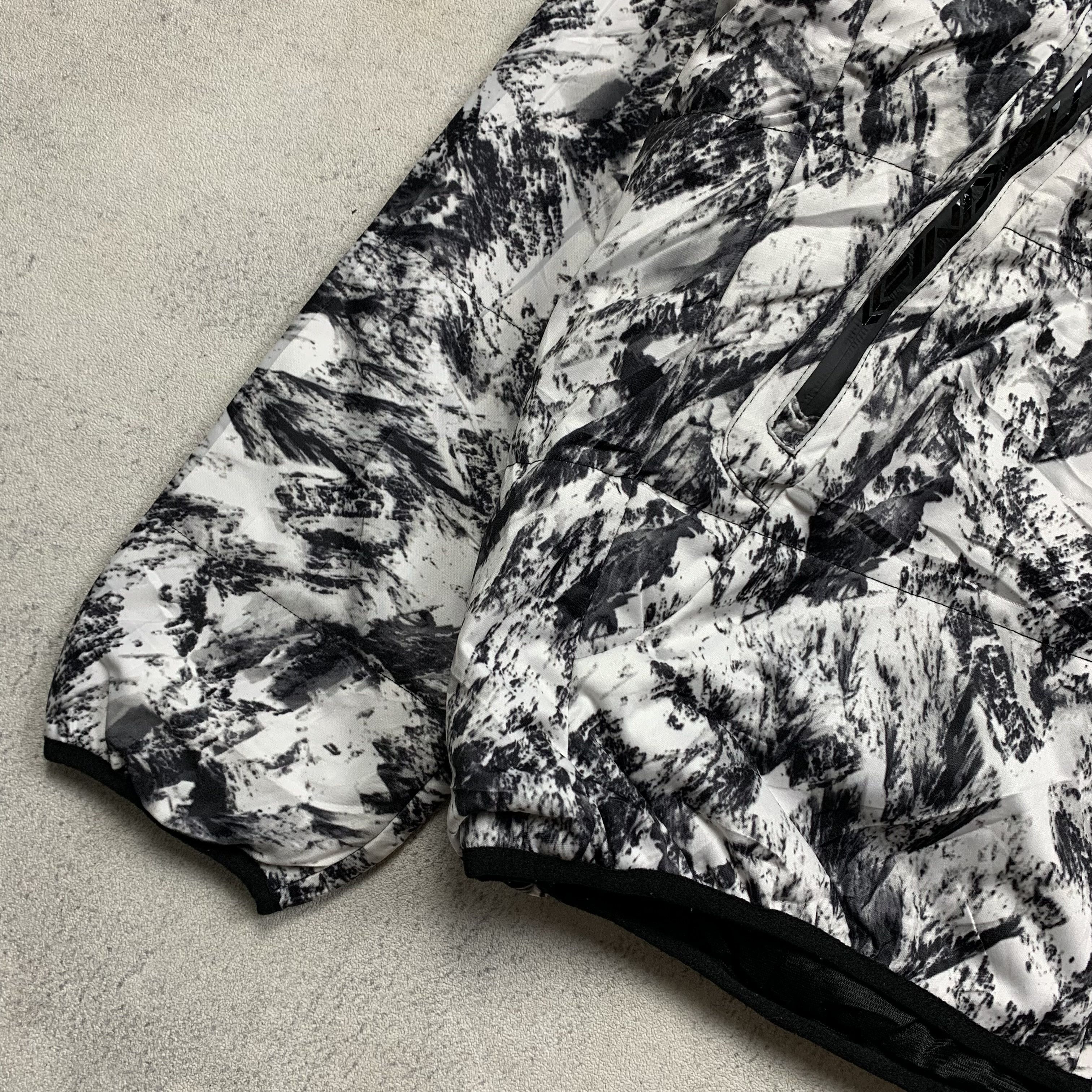 Japanese Brand Field Core Paint Splatter 3D Pattern Puffer Jacket Size US L / EU 52-54 / 3 - 5 Thumbnail