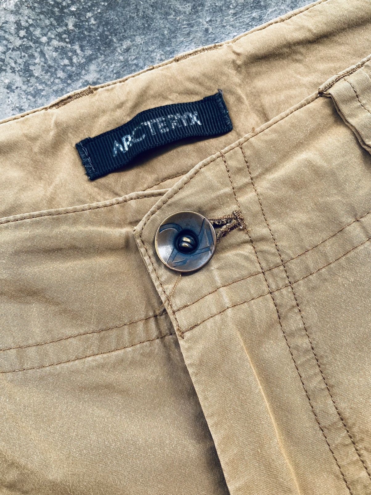 Arc'teryx Vintage Y2k Arcteryx Small Logo Brown Short Pants Size US 31 - 5 Thumbnail