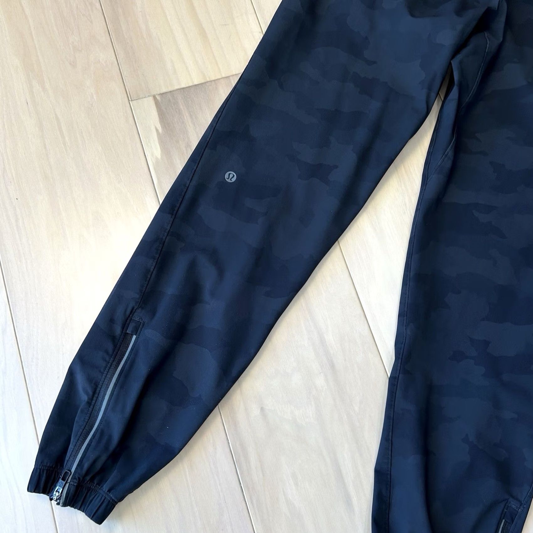 Lululemon Lululemon Surge Jogger Pants Men’s XS Black Camo Size US 27 - 3 Thumbnail