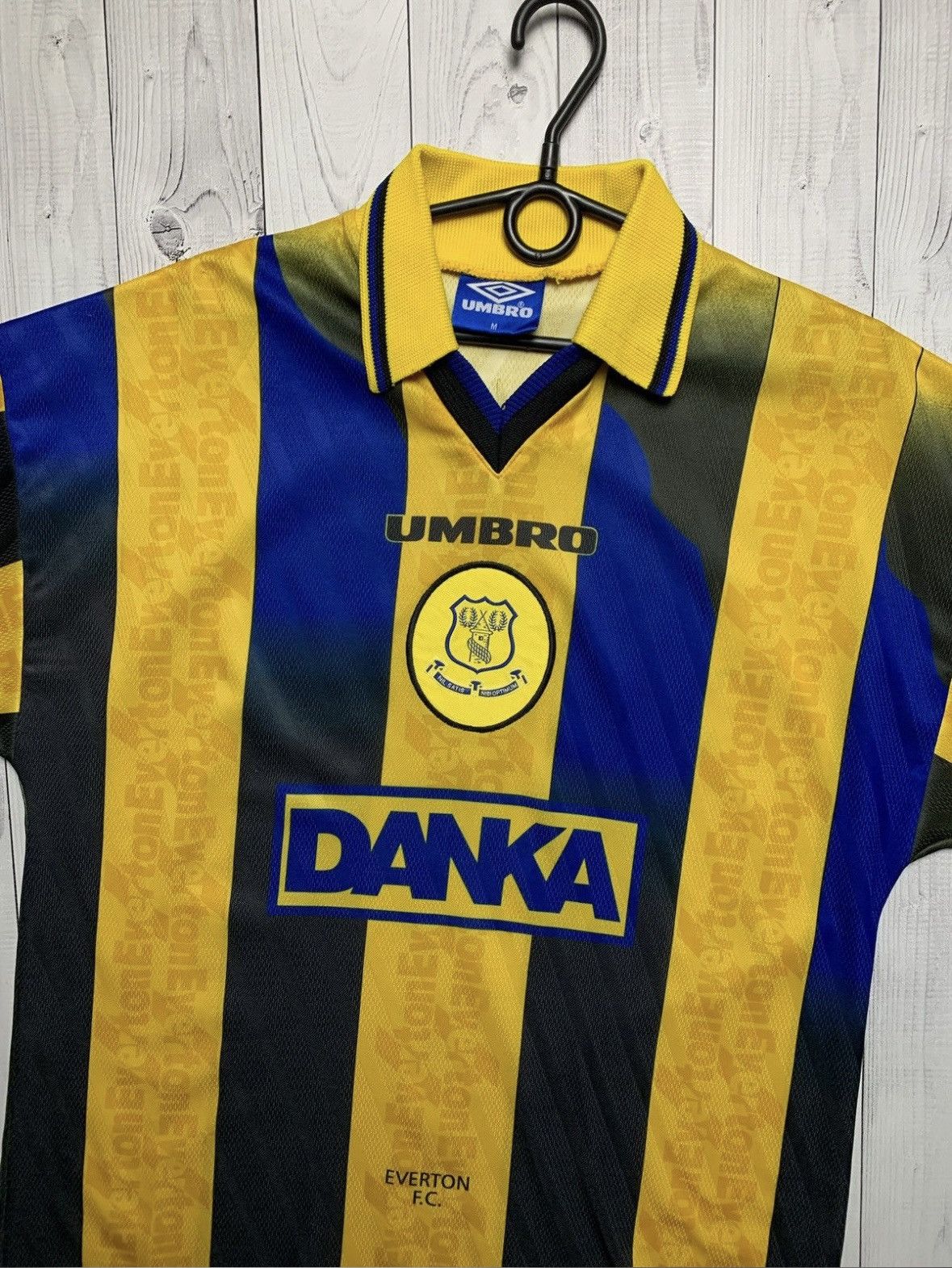 Umbro × Vintage Vintage Everton soccer jersey size M rare yellow away Size US M / EU 48-50 / 2 - 2 Thumbnail