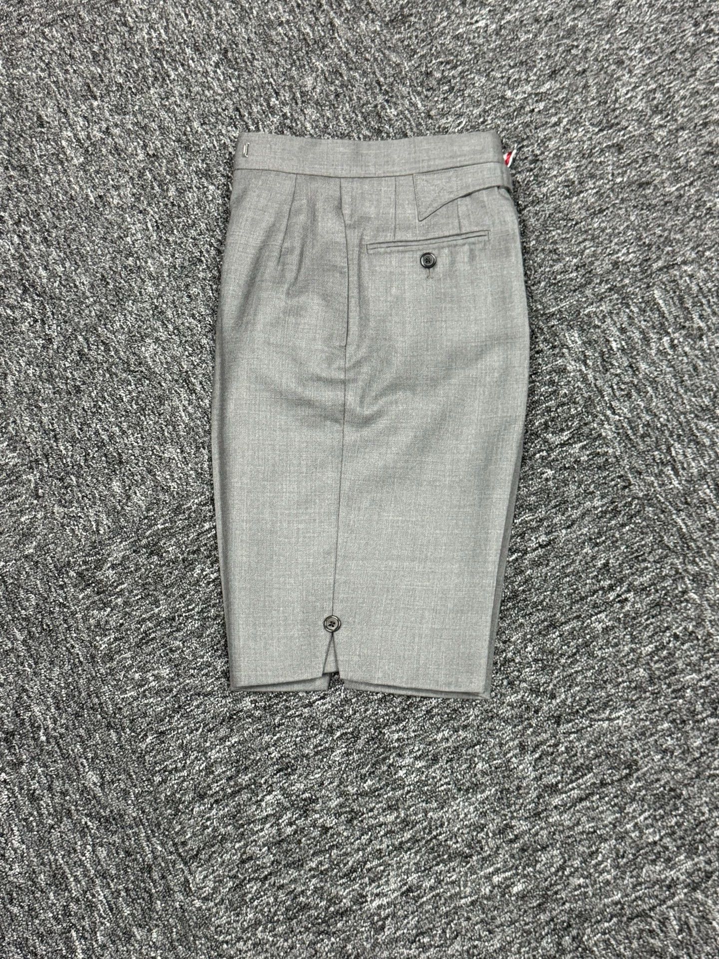 Thom Browne Thom Browne Women's Classic Mid Gray Wool Suit Shorts Size 26" / US 2 / IT 38 - 3 Thumbnail