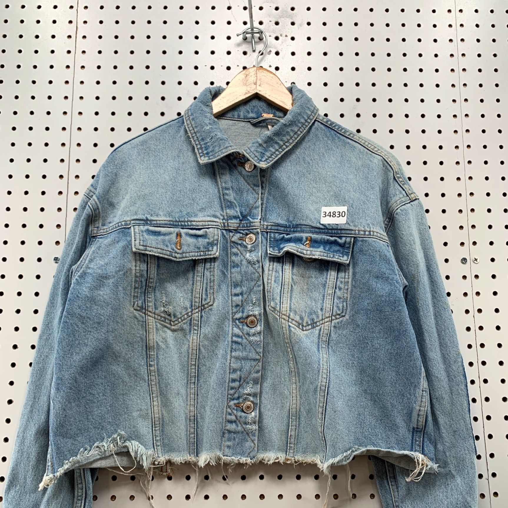 Free People Free People Denim Trucker Jacket Womens Small Blue Light Wash RAW Hem 21x19.5 Size S / US 4 / IT 40 - 2 Thumbnail