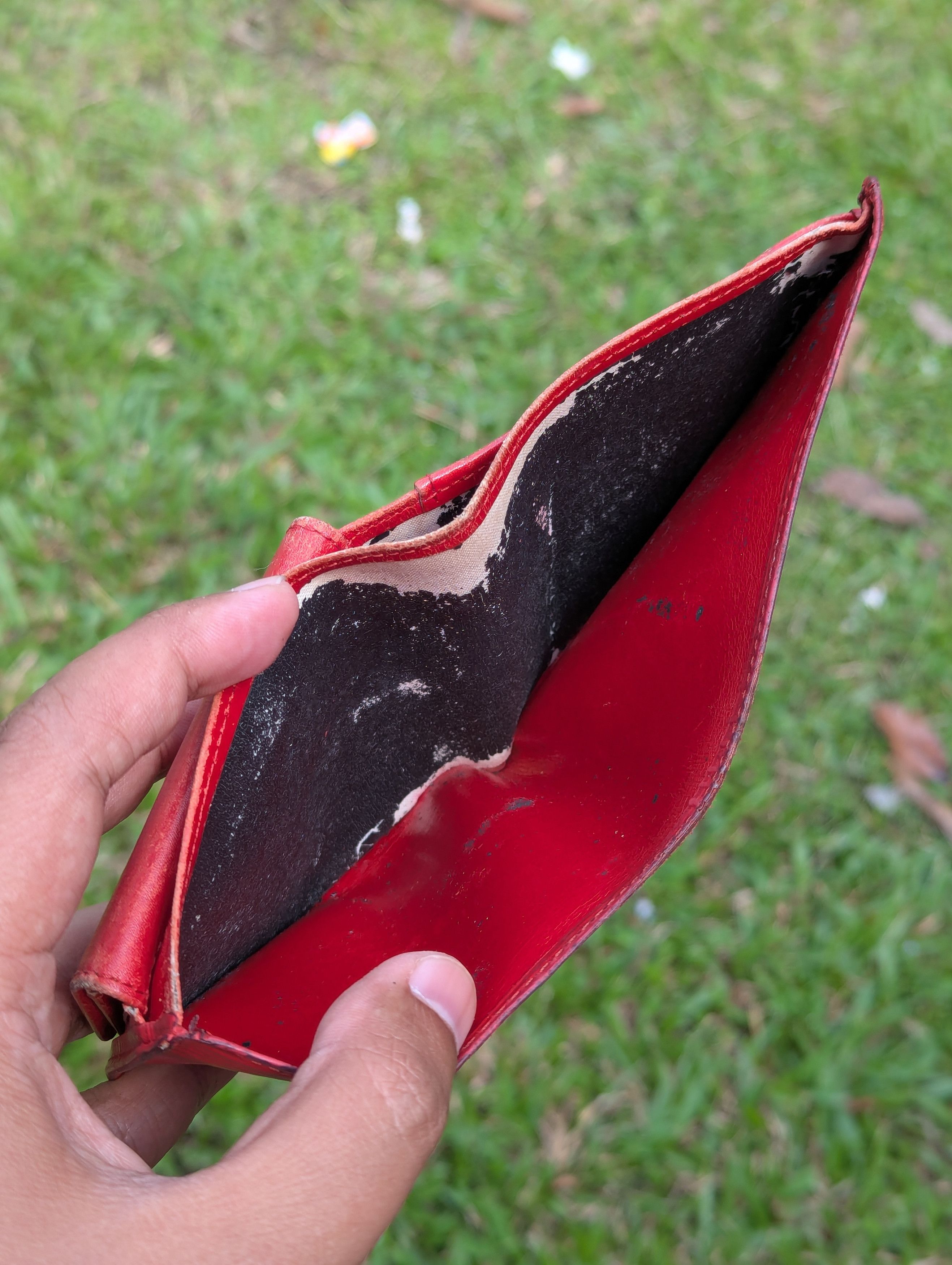 Louis Vuitton 🔥FREE SHIPPING🔥Louis Vuitton Bi-fold Wallet Epi Leather Size ONE SIZE - 9 Thumbnail