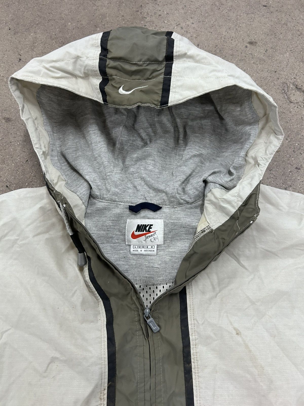 Nike VTG 1990S NIKE L BEIGE WINDBREAKER PREOWNED GOOD CONDITION Size US L / EU 52-54 / 3 - 4 Thumbnail