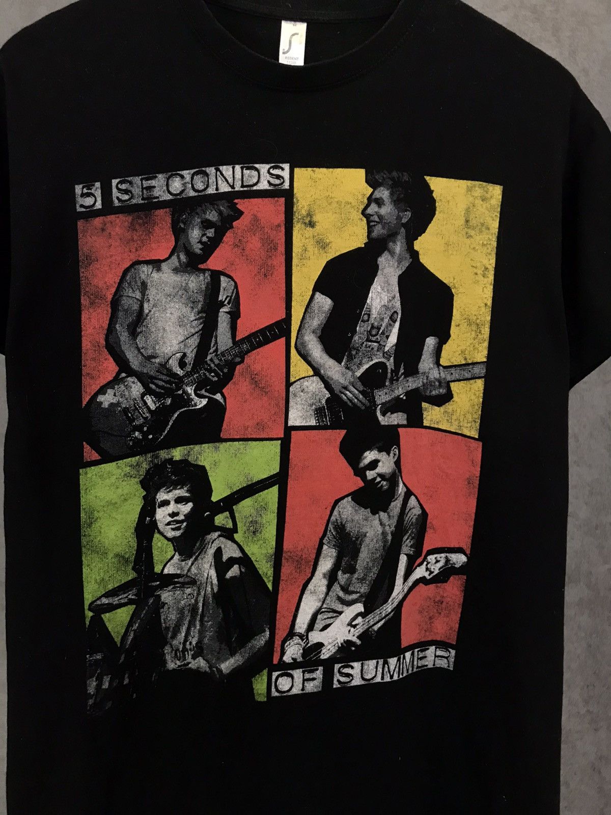 Band Tees 5 seconds of summer band tee Size US M / EU 48-50 / 2 - 3 Thumbnail