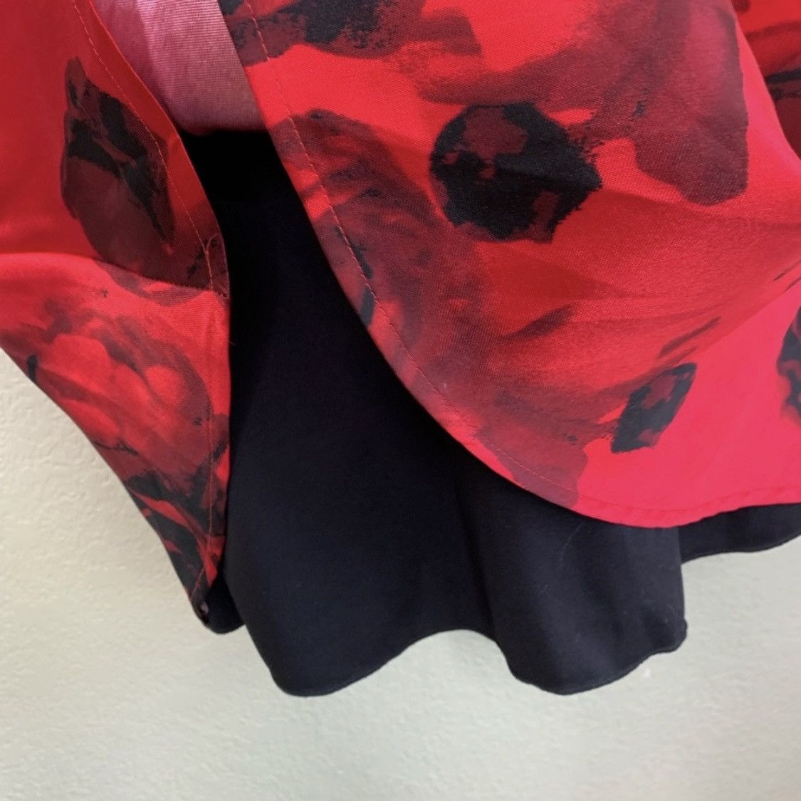 Other Red Black Floral Satin Fit & Flare Dress With Pockets Size 1 Size XS / US 0-2 / IT 36-38 - 4 Thumbnail