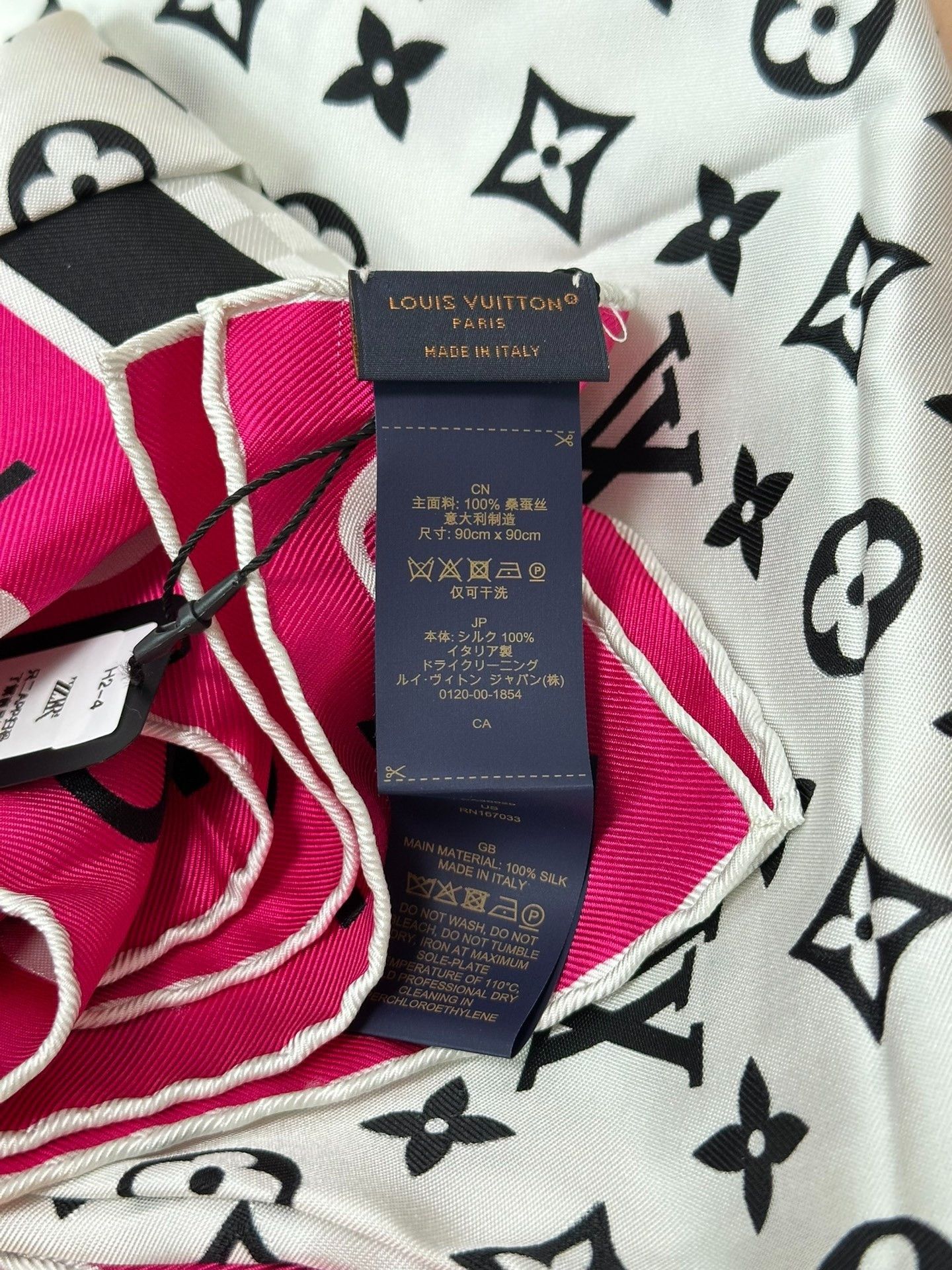 Louis Vuitton Louis Vuitton Infinity Monogram Square Scarf Size US S / EU 44-46 / 1 - 3 Thumbnail