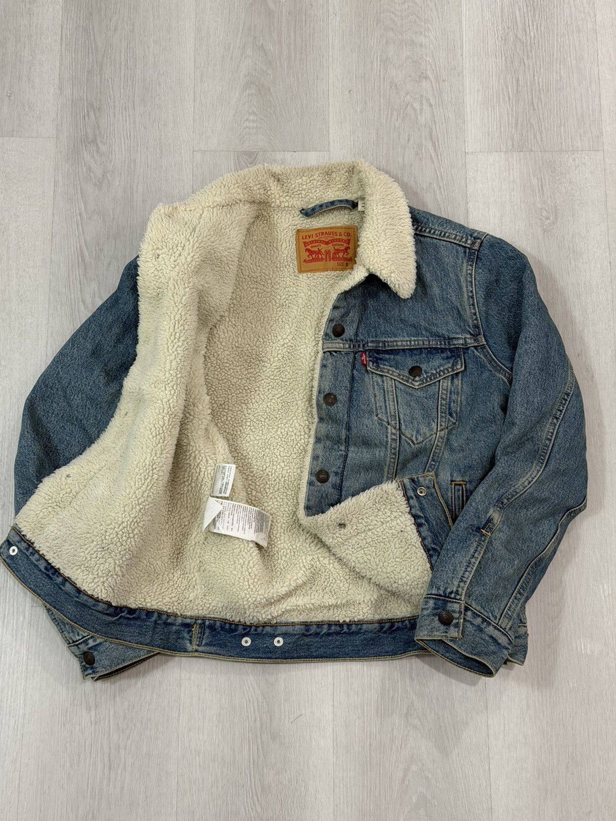 Levi's Levi’s Sherpa Trucker Denim Jacket Size Small Vintage Wash Size US S / EU 44-46 / 1 - 4 Thumbnail