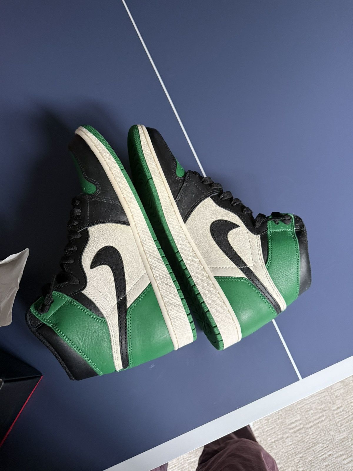 Jordan Brand Jordan 1 Pine Green Size US 10 / EU 43 - 7 Thumbnail