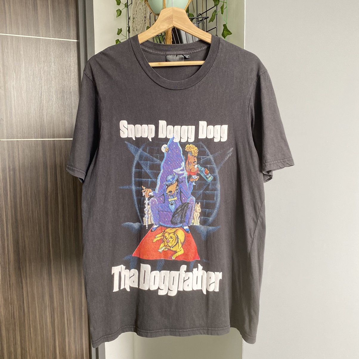 Snoop Dogg Thrashed Faded Snoop Doggy Dog American Rapper Tee Size US L / EU 52-54 / 3 - 1 Thumbnail