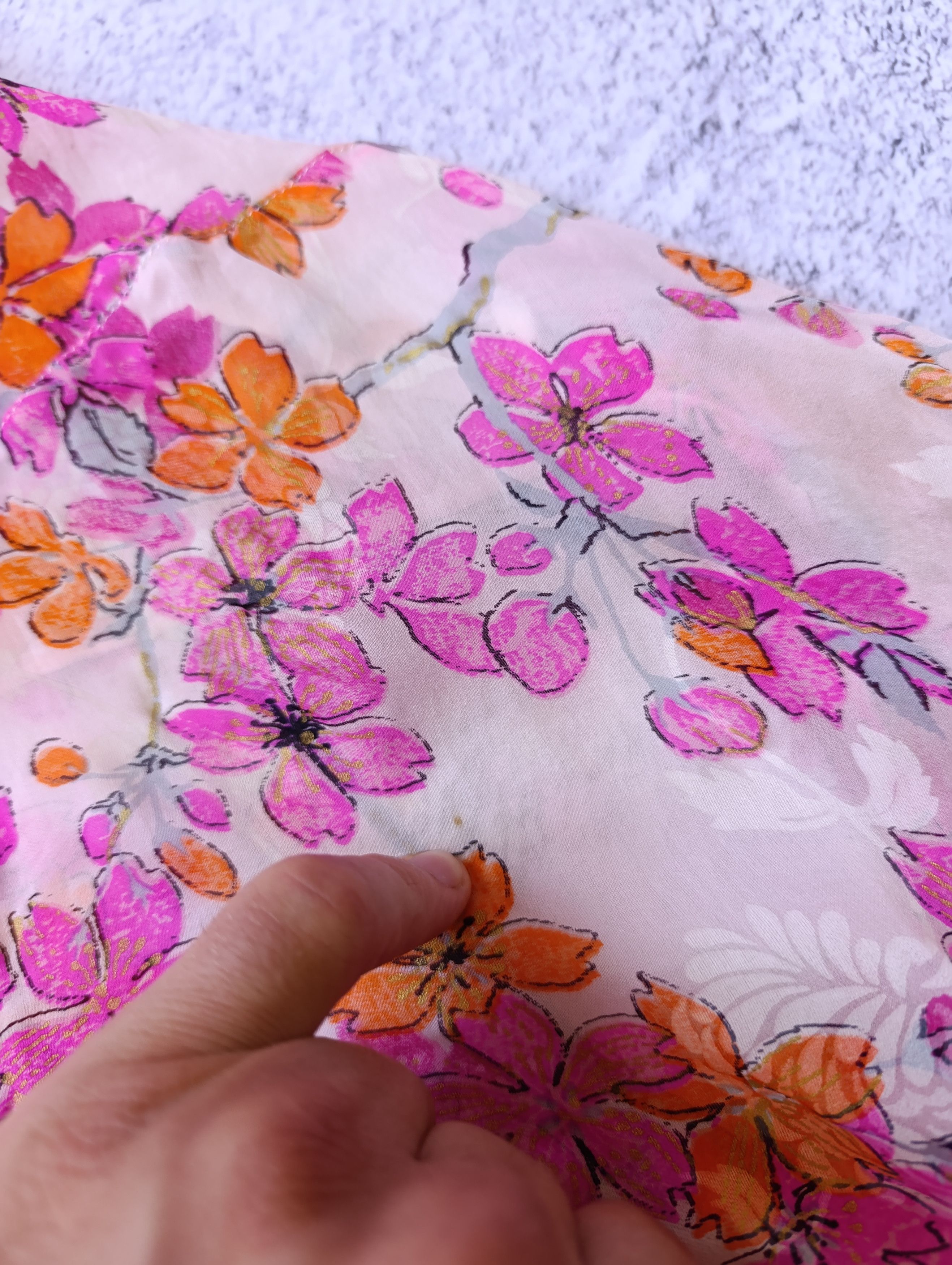 Roberto Cavalli ROBERTO CAVALLI VINTAGE SILK BLOUSE WITH FLOWERS PRINT Size S / US 4 / IT 40 - 15 Thumbnail