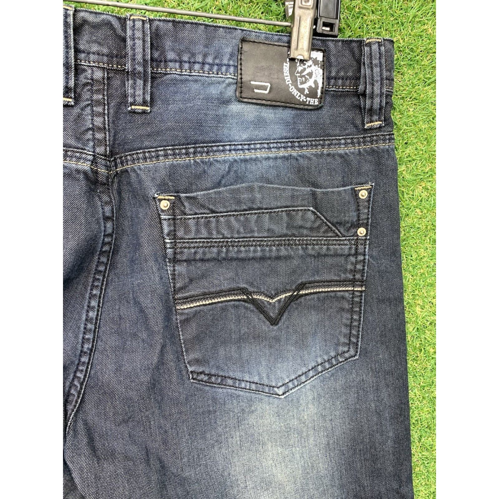 Diesel Diesel Viker Jeans Mens 36 Dark Wash Straight Leg Denim 5-Pocket Regular Rise Blue Vintage? No - City Hip Hop Theme Men’s Jeans 36 Inches Size US 36 / EU 52 - 3 Thumbnail