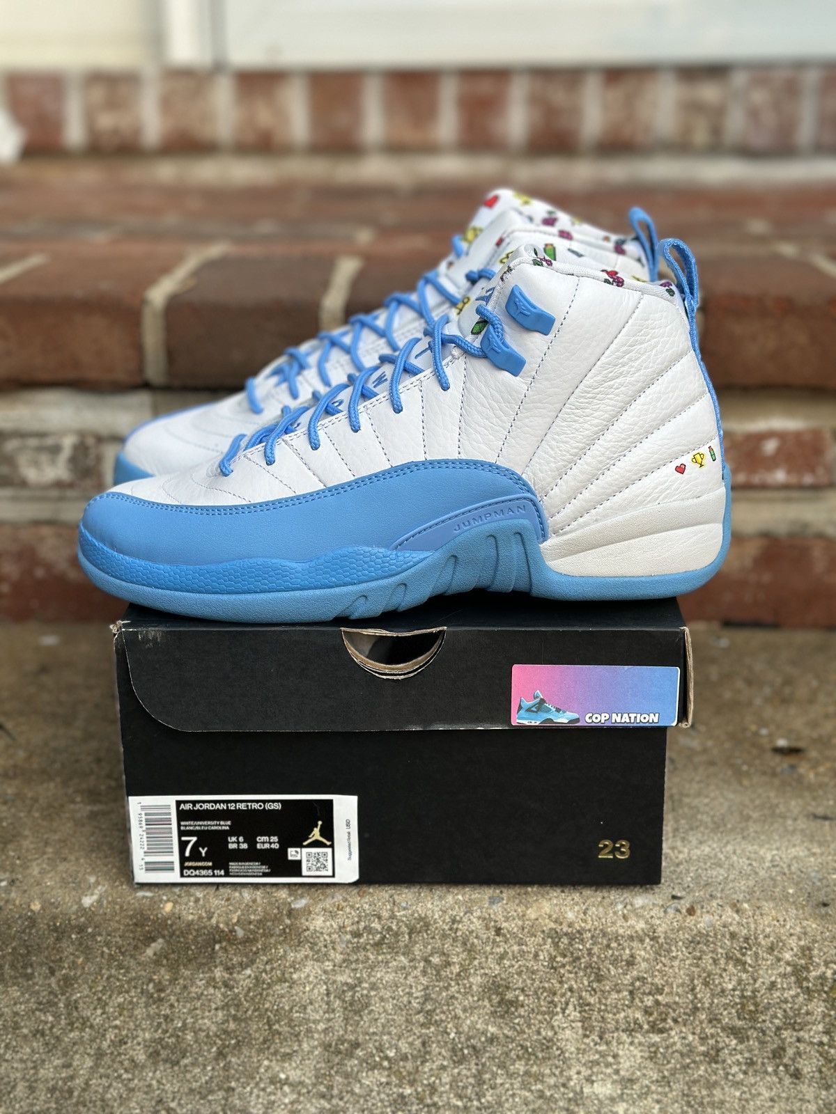 Jordan Brand Nike Air Jordan 12 Retro GS Emoji 7Y Size US 7 / EU 40 - 2 Thumbnail