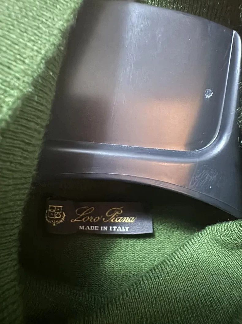 Loro Piana LORO PIANA She's wearing a cashmere cardigan Size S / US 4 / IT 40 - 2 Thumbnail