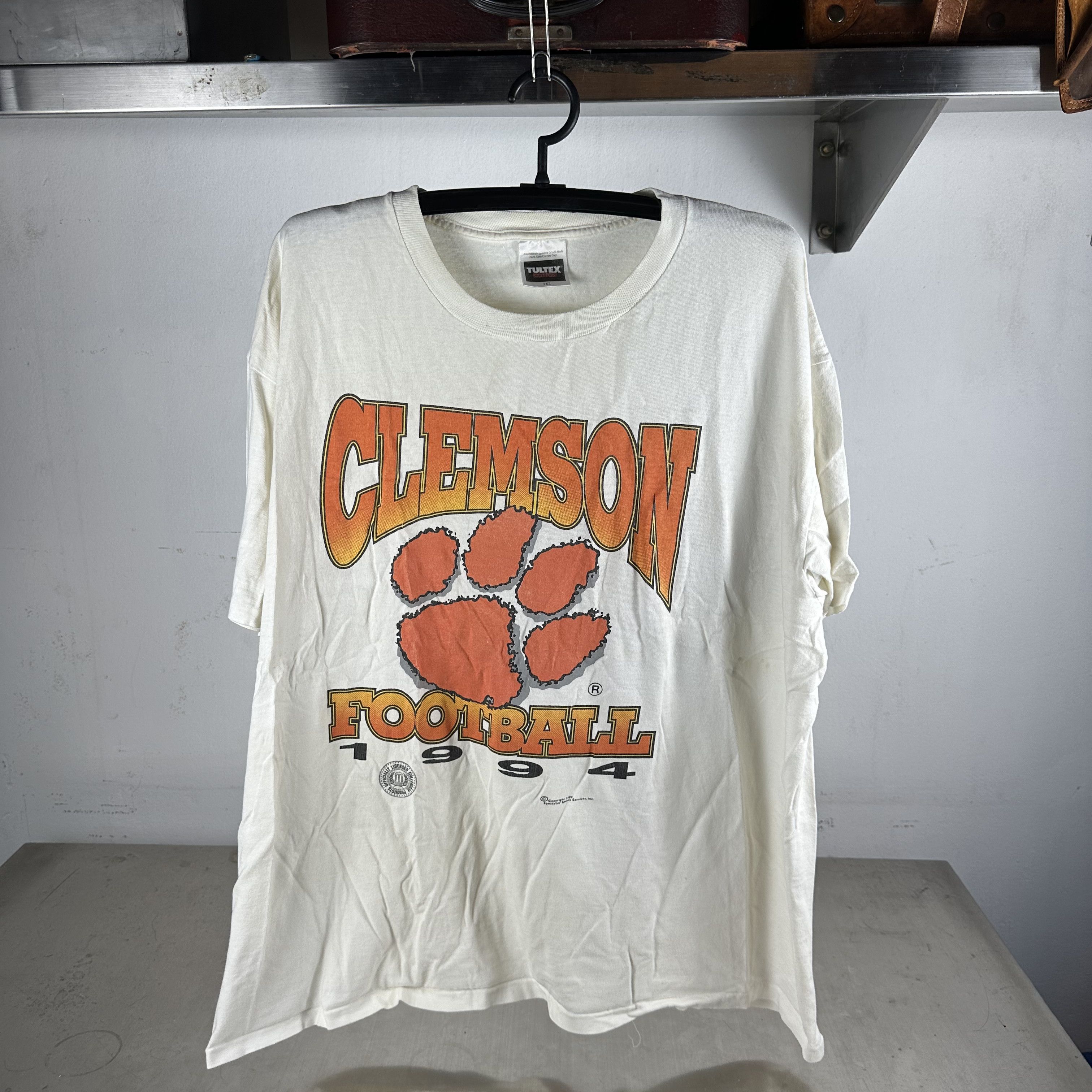 Vintage 1994 Clemson Tigers Football The Pride is Back NCAA T-shirt Size US XXL / EU 58 / 5 - 1 Thumbnail
