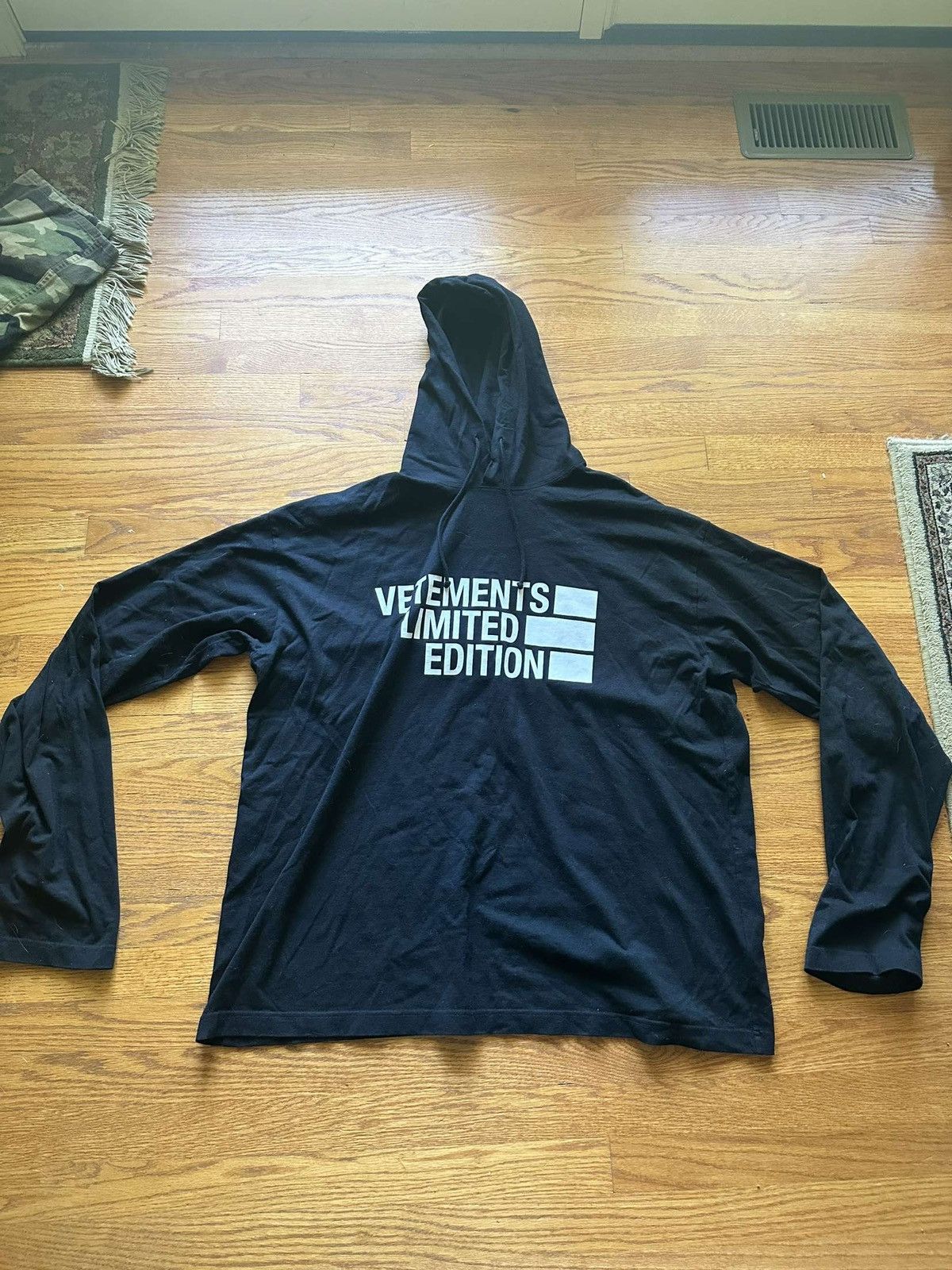 【VETEMENTS】ブラック Limited Edition フーディ Vetements Limited Edition Jacket | Grailed