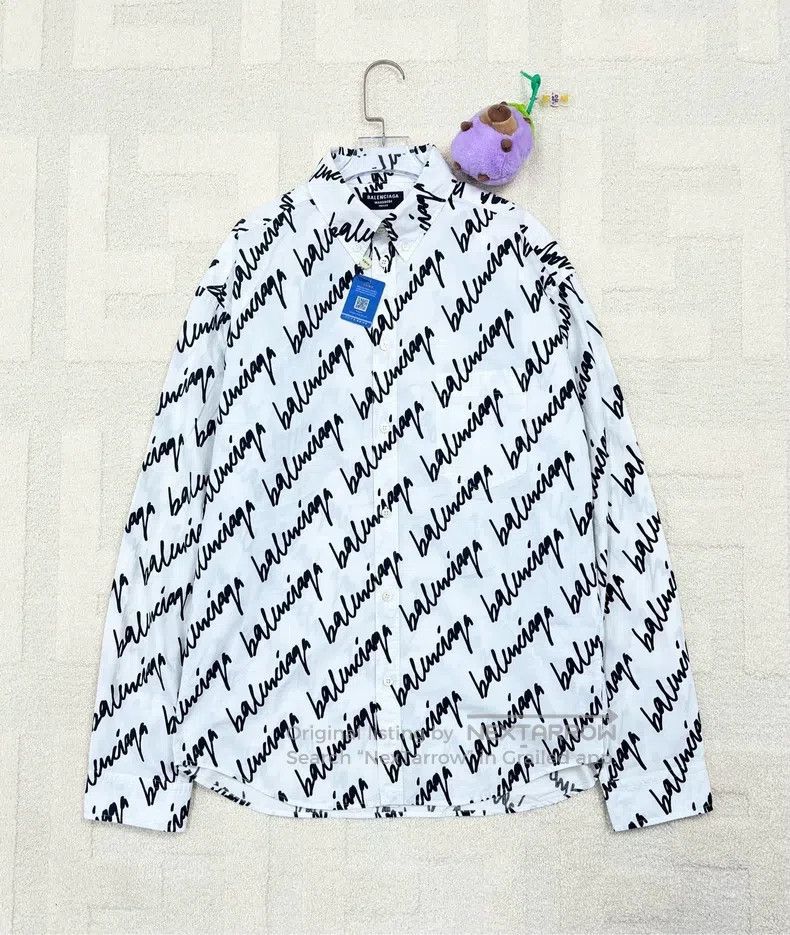 Balenciaga Balenciaga size 37 White Graffiti Printed Letter Logo Shir Size US M / EU 48-50 / 2 - 1 Thumbnail