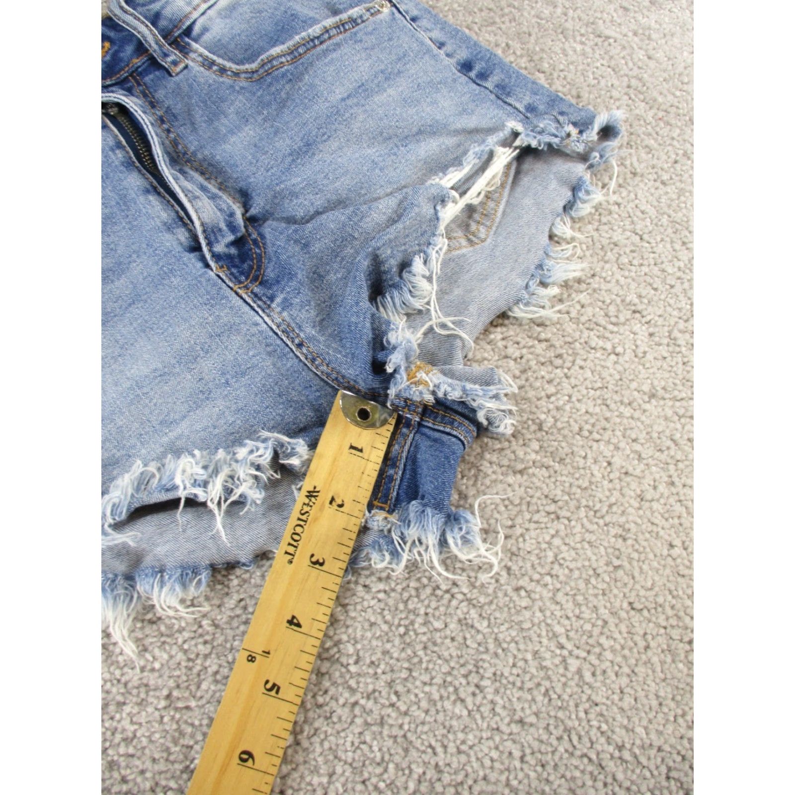 Zara VINTAGE Zara Shorts Womens 4 Light Wash Denim Cut-Offs Blue 90s Classic Festival Size 27" / US 4 / IT 40 - 3 Thumbnail