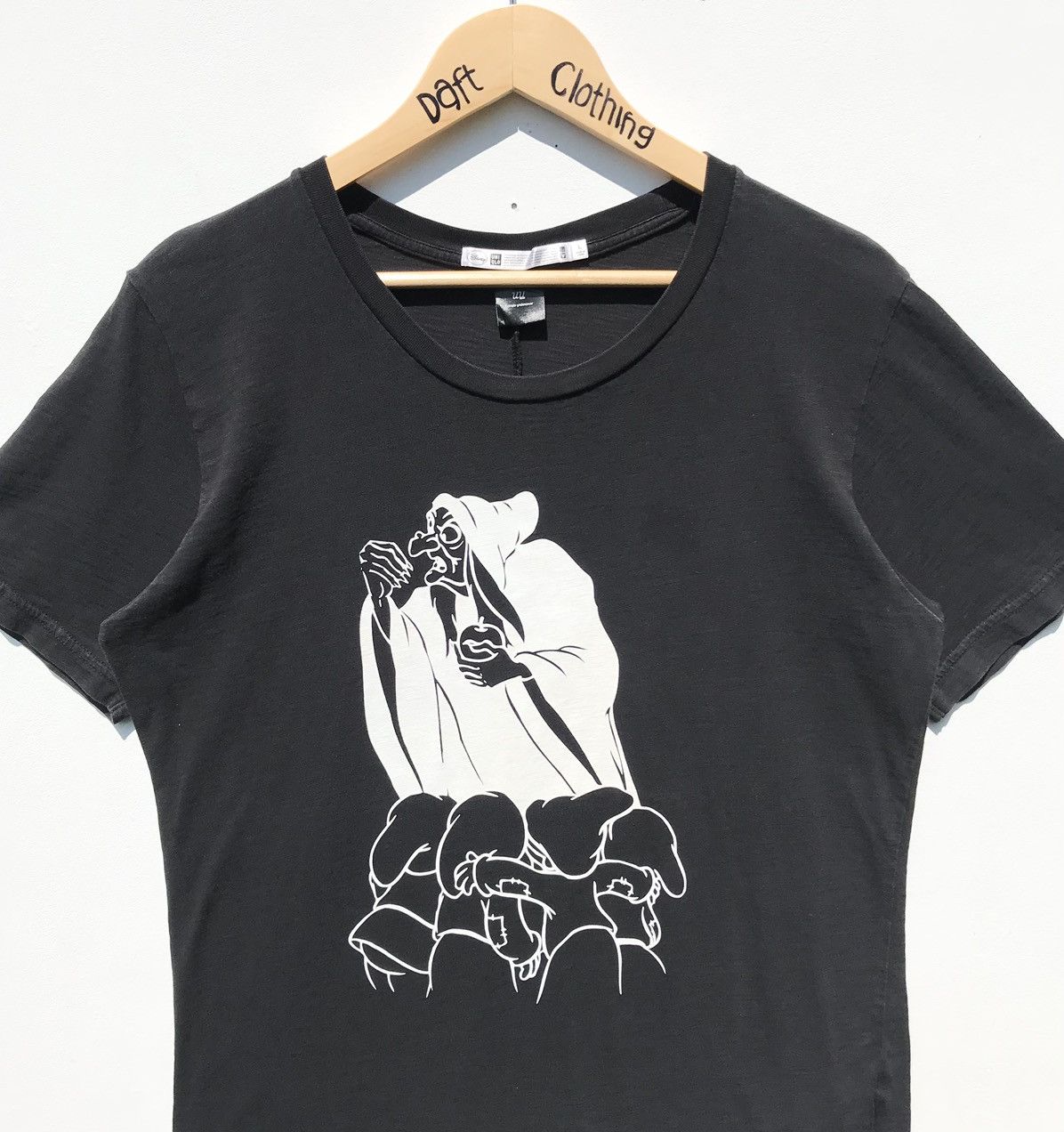 Undercover × Uniqlo Undercover X Uniqlo Snow White Tee Undercover SunFaded Size US M / EU 48-50 / 2 - 5 Thumbnail