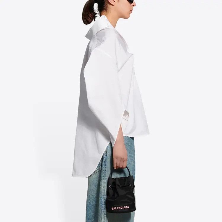 Balenciaga o1tr1nto0526 Swing Twisted Shirt in White Size S / US 4 / IT 40 - 2 Thumbnail