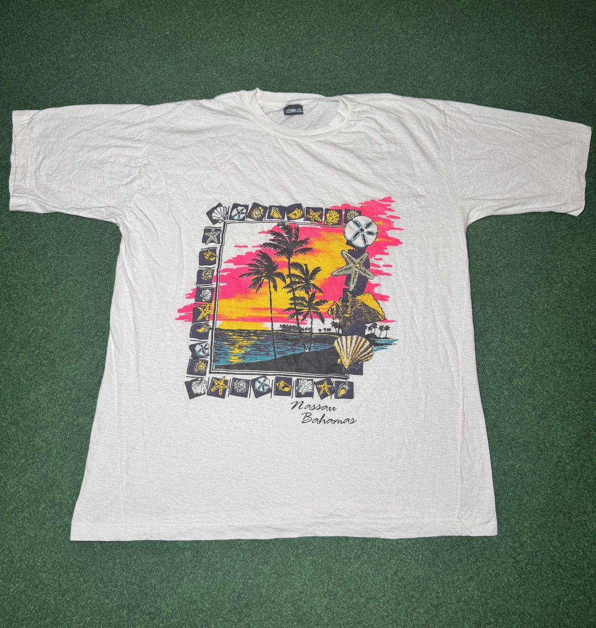 Vintage Vintage 80s 90s Nassan Bahamas Large Tropical Beach T Shirt Size US L / EU 52-54 / 3 - 1 Thumbnail