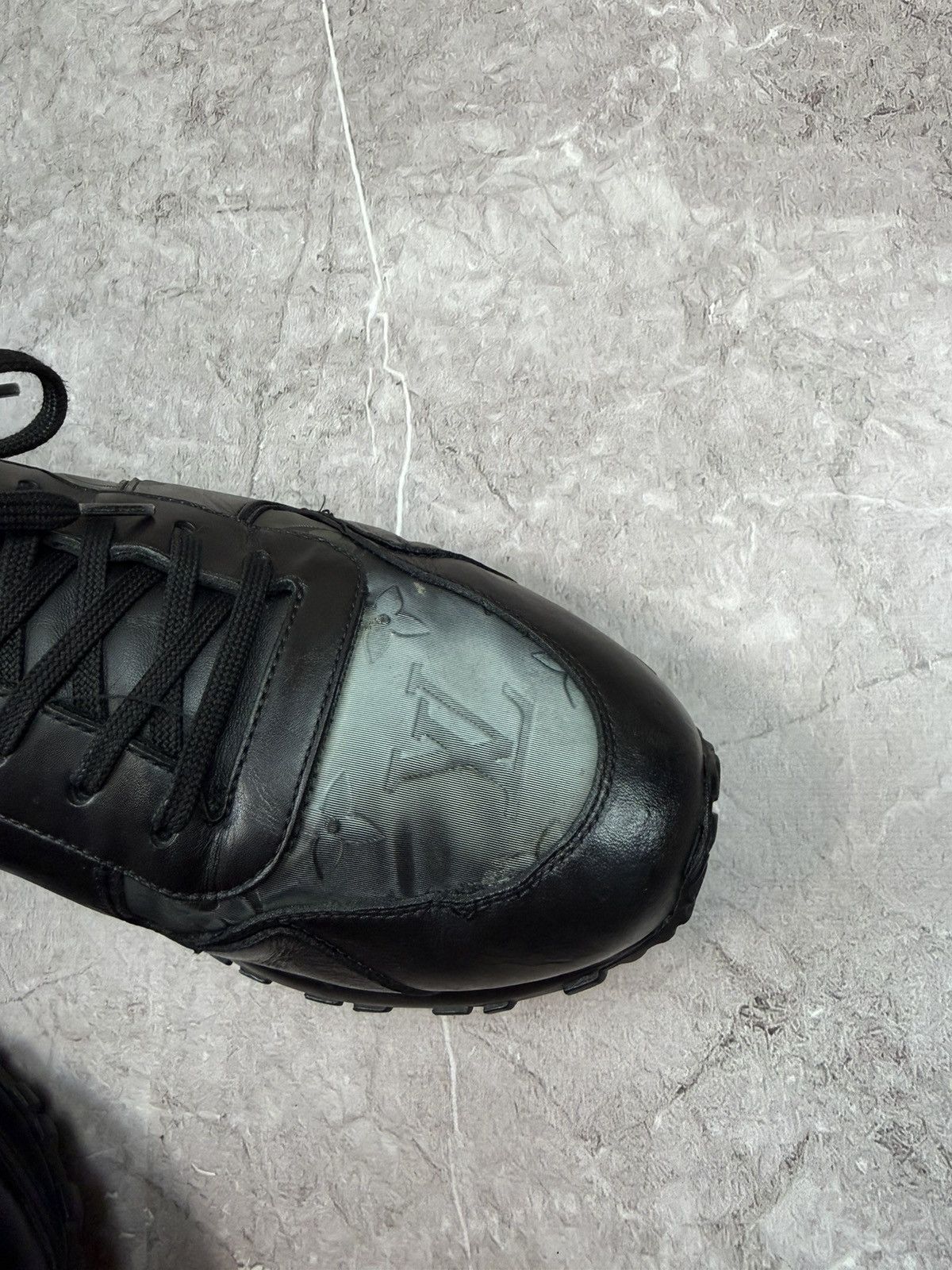 Louis Vuitton Louis Vuitton Run Away Sneaker Black Monogram Leather LV 10 Size US 11 / EU 44 - 9 Thumbnail