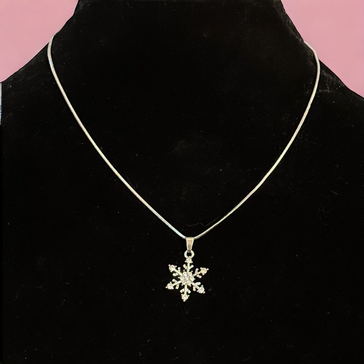 Other Silver tone rhinestone snowflake pendant necklace Size ONE SIZE - 1 Thumbnail