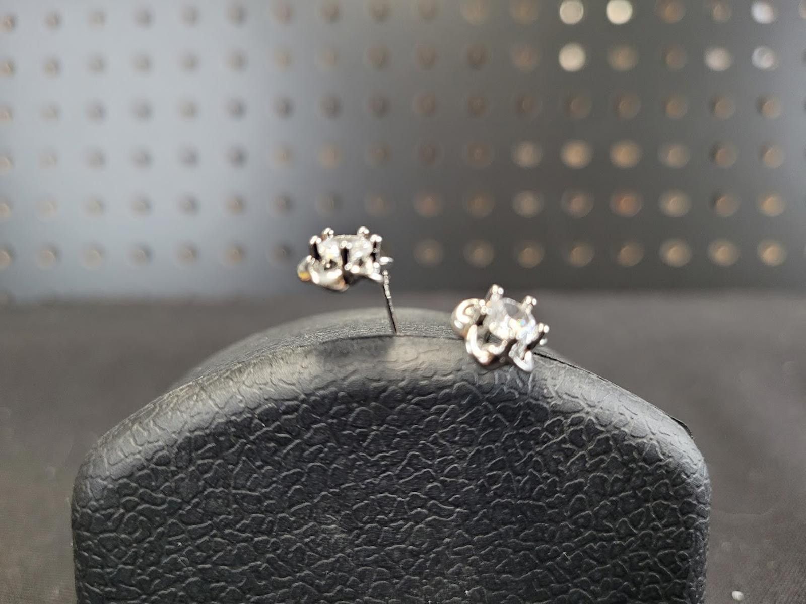 The Unbranded Brand Elegant Silver Tone Crystal Stud Earrings Sparkle & Shine Size ONE SIZE - 3 Thumbnail