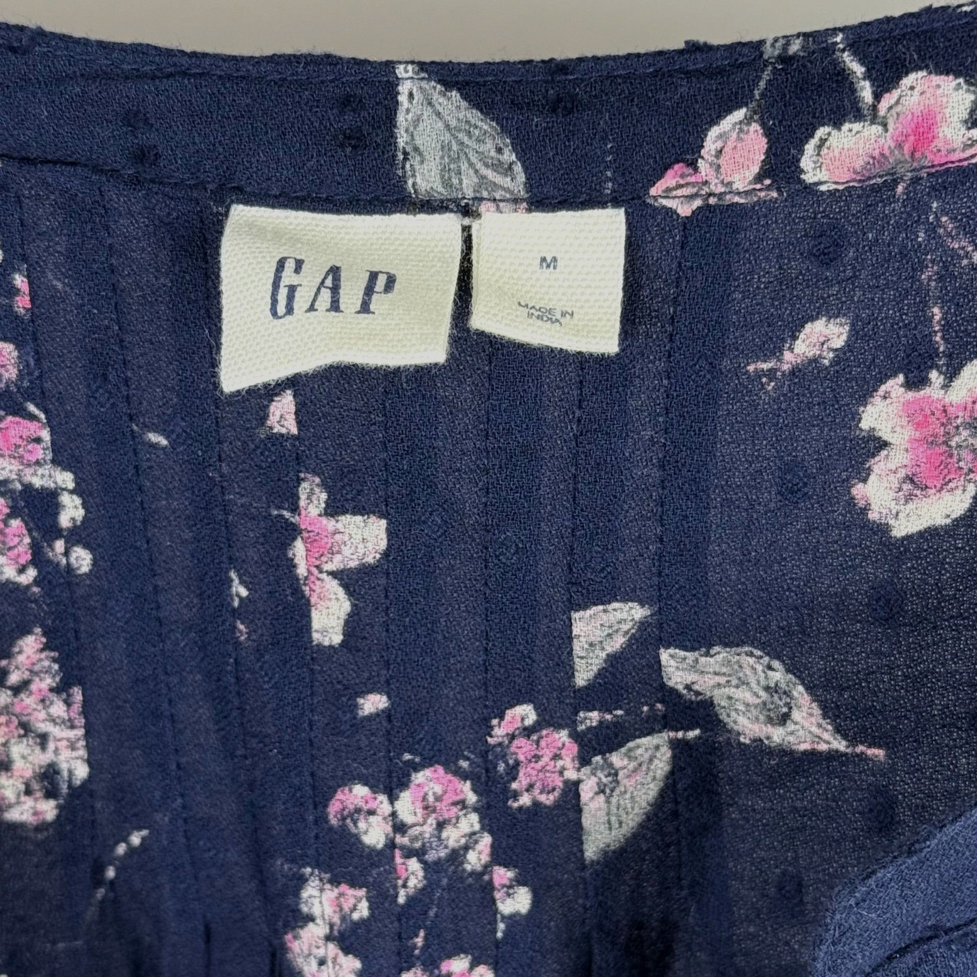 Gap Gap Women's Floral Boho Eyelet Top Navy Floral Print V-Neck Size M / US 6-8 / IT 42-44 - 2 Thumbnail