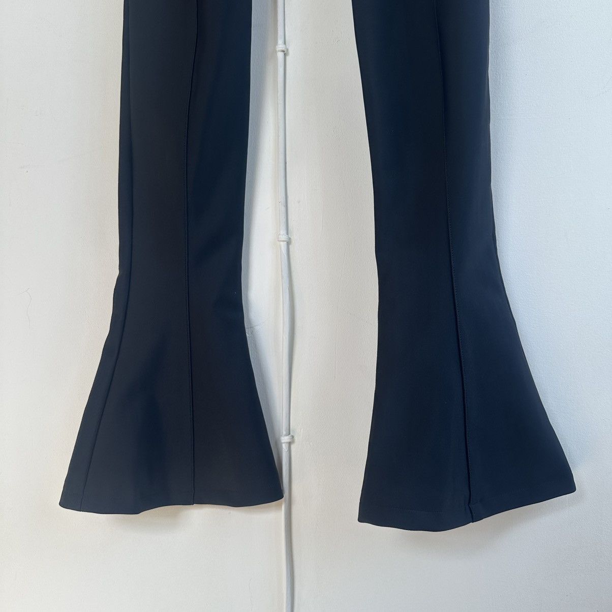 H&M × Mugler Black cut off flared pants Size 28" / US 6 / IT 42 - 15 Thumbnail