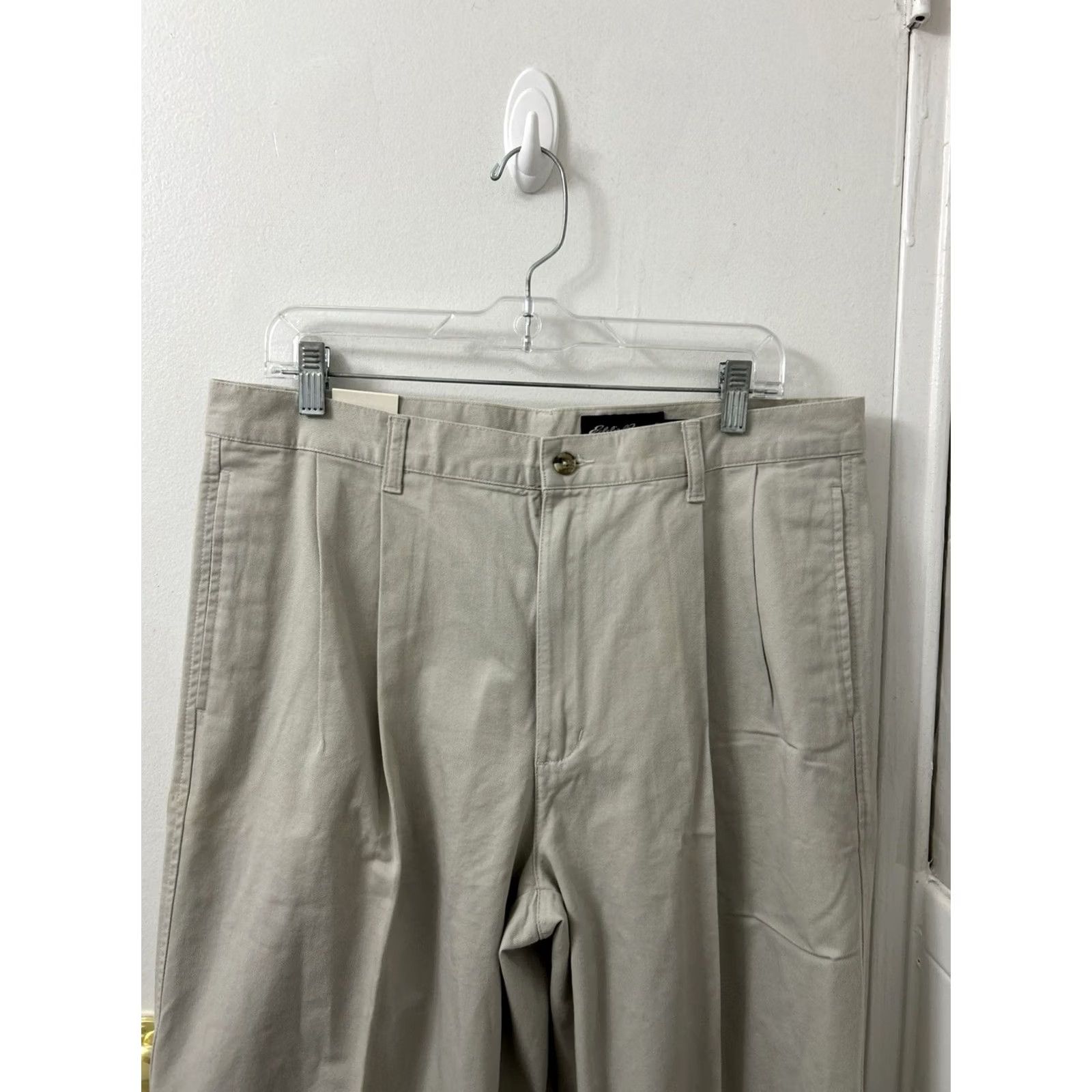 Eddie Bauer Eddie Bauer Pants Mens 36x34 Beige Khaki Relaxed Fit Pleated Trousers Size US 36 / EU 52 - 6 Thumbnail