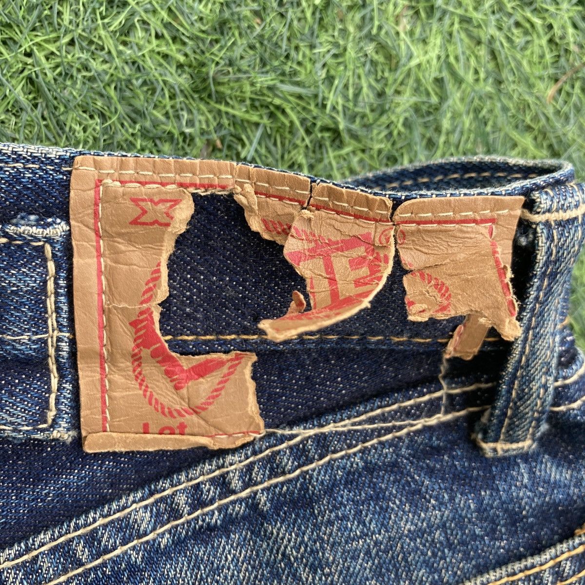 Denime VINTAGE DENIME SELVEDGE BUCKLE BACK DISTRESSED JEANS Size US 29 - 17 Thumbnail