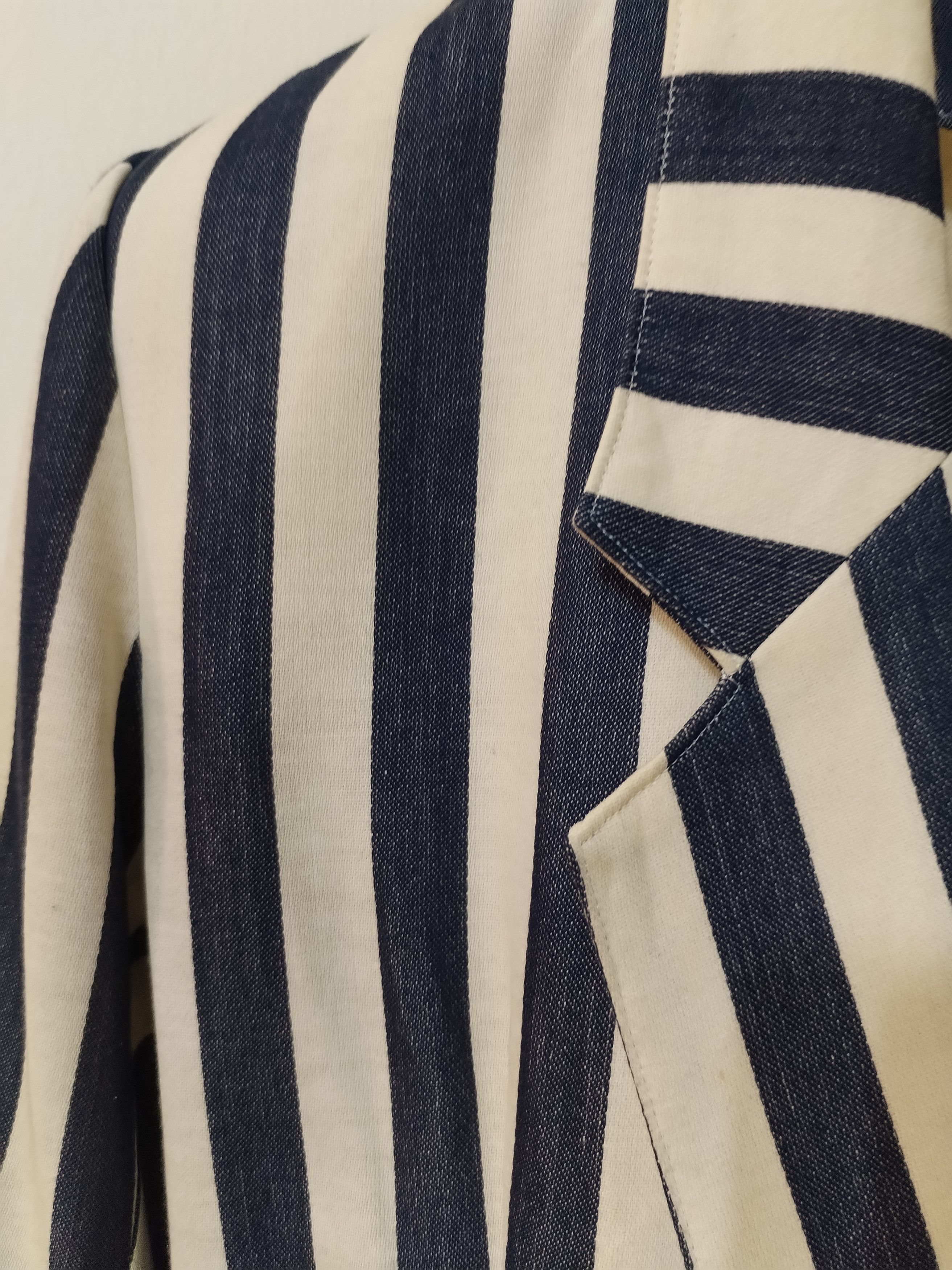 Japanese Brand Vis A Vis by ASH Size L / US 10 / IT 46 - 4 Thumbnail