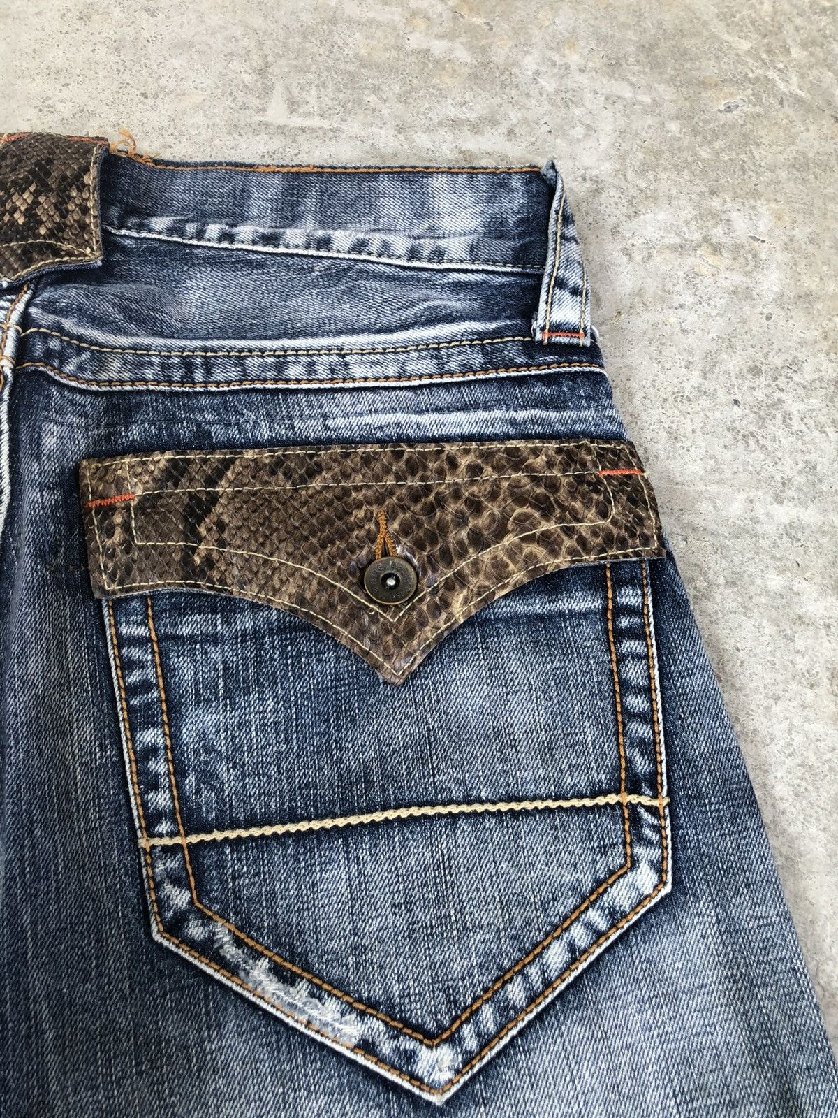 If Six Was Nine Semantic Design Flared Jeans Snake Skin Distressed Jeans Size US 30 / EU 46 - 17 Thumbnail