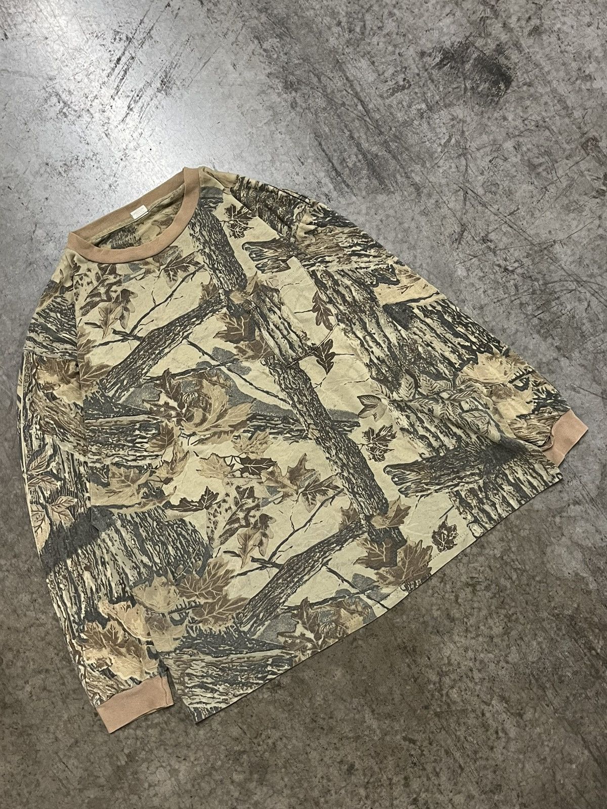 Vintage Realtree camo vintage faded longsleeve pocket tee boxy Size US L / EU 52-54 / 3 - 2 Thumbnail