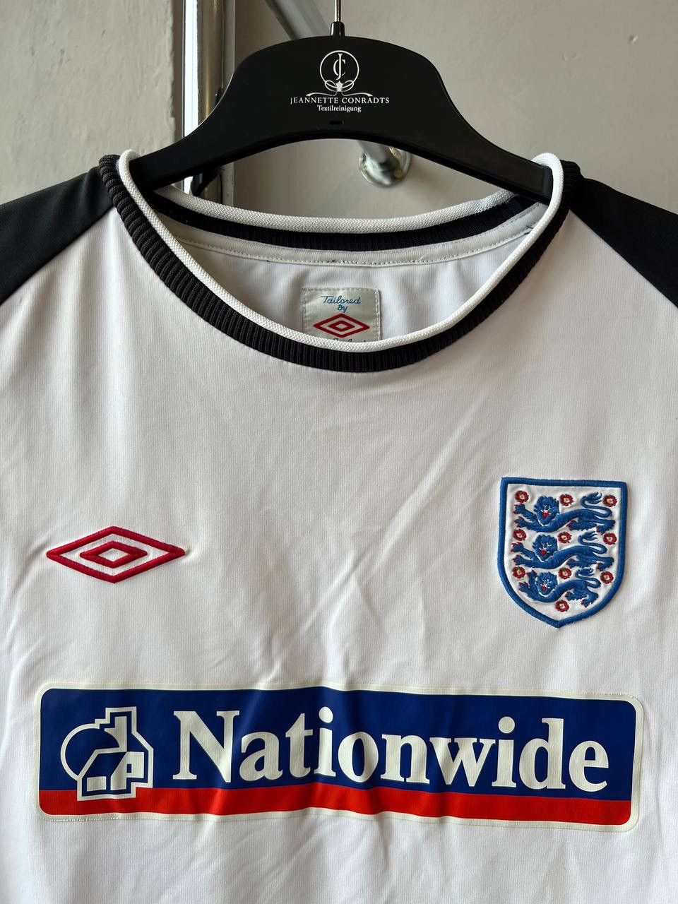 Umbro 2009/10 ENGLAND TEAM TRAINING SOCCER FOOTBALL JERSEY VEST XL Size US XL / EU 56 / 4 - 4 Thumbnail