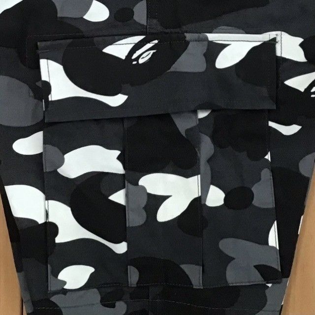 Bape 💫Glow in the dark💫 BAPE city camo cargo shorts APE ★size M Size US 32 / EU 48 - 6 Thumbnail