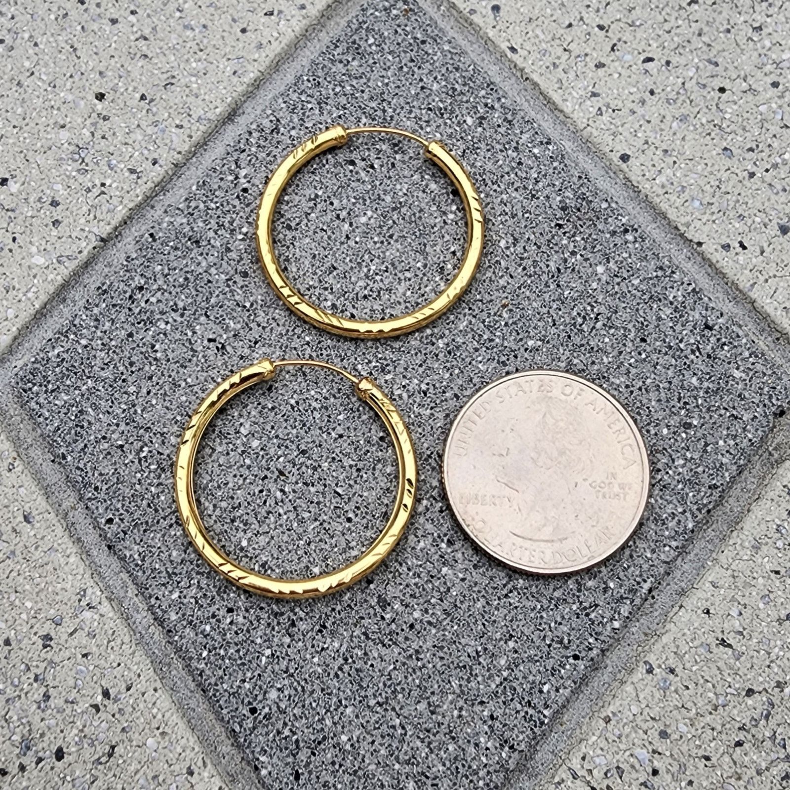 Vintage 18K Yellow Gold Large Diamond Cut Tube Capped Hoop Earrings Size ONE SIZE - 5 Thumbnail