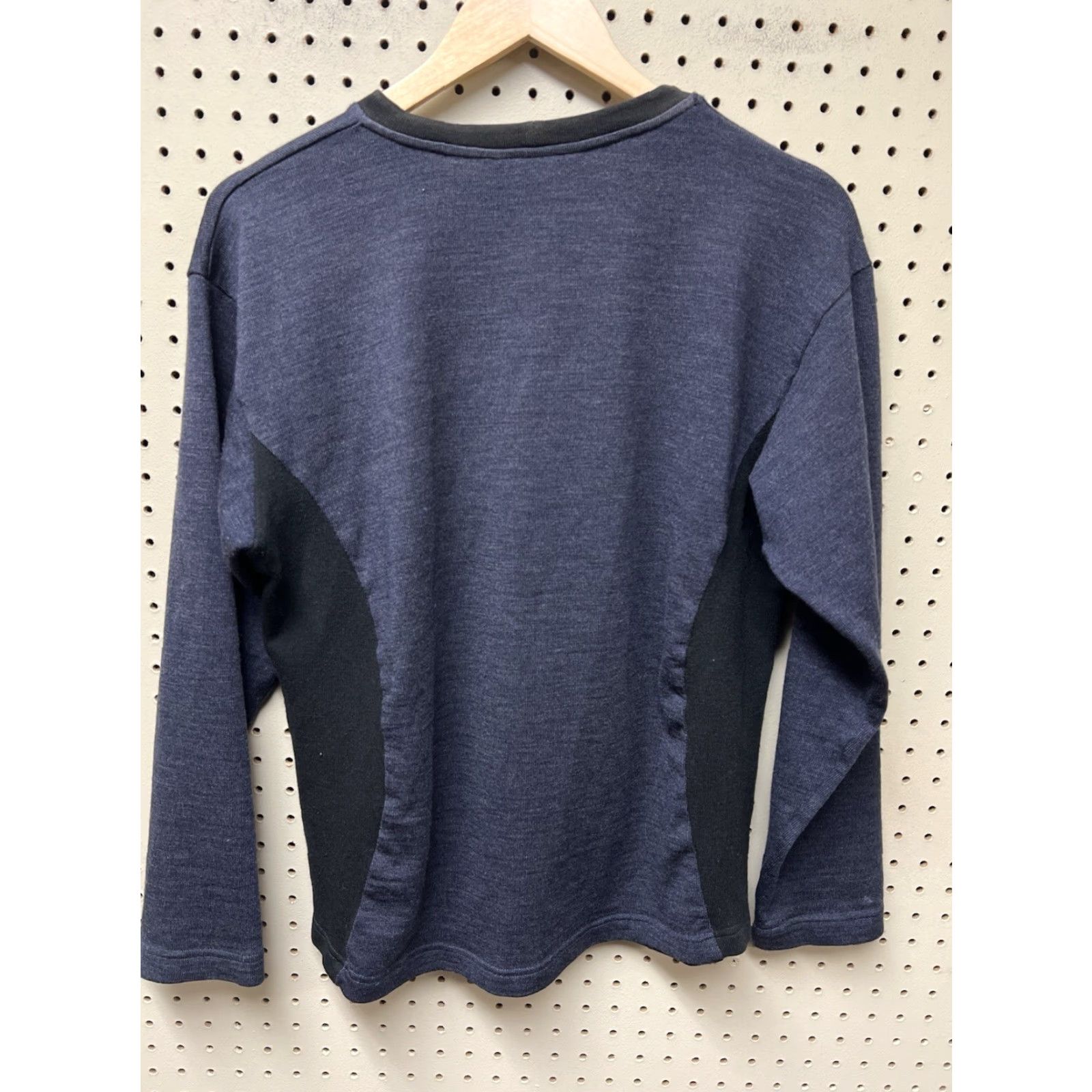 Icebreaker VINTAGE Icebreaker Long Sleeve Shirt Womens L Gray Pullover Casual Breathable Holes Distressed Size L / US 10 / IT 46 - 2 Thumbnail