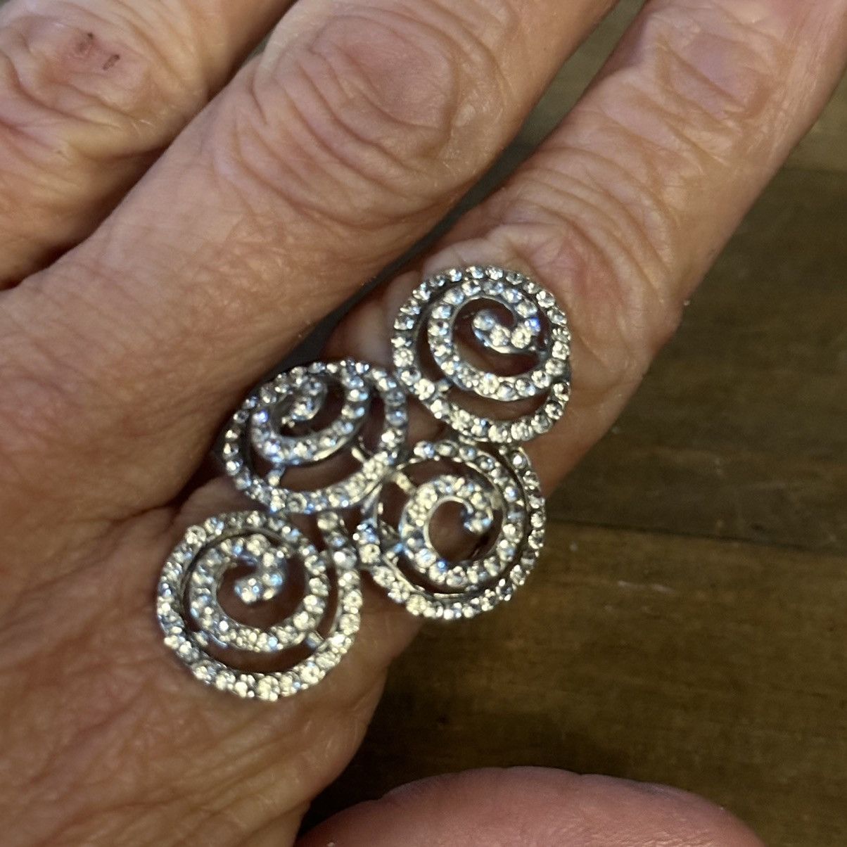 Other Swirly rhinestone stretch ring Size ONE SIZE - 5 Thumbnail