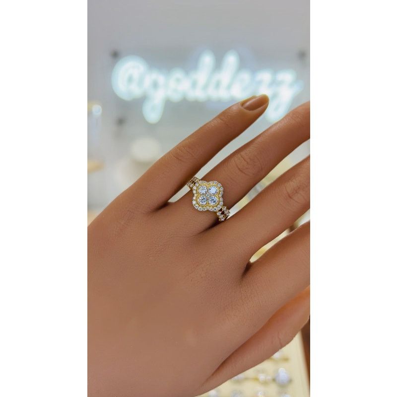 Other Clover Full Moissanite Pavé Engagement Ring Size ONE SIZE - 8 Thumbnail