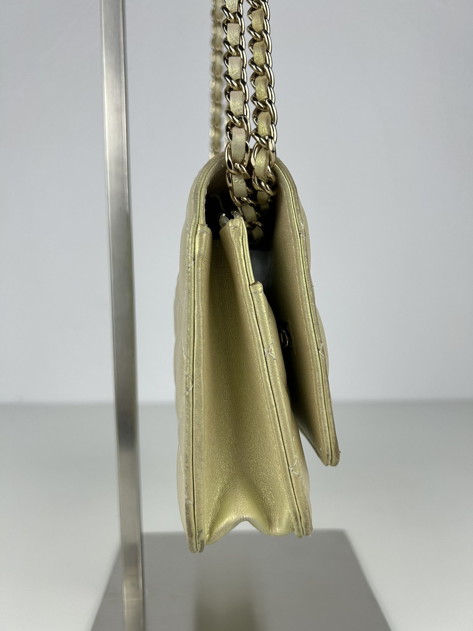 Chanel 2020 Chanel gold metallic matelasse wallet on chain Size ONE SIZE - 10 Thumbnail