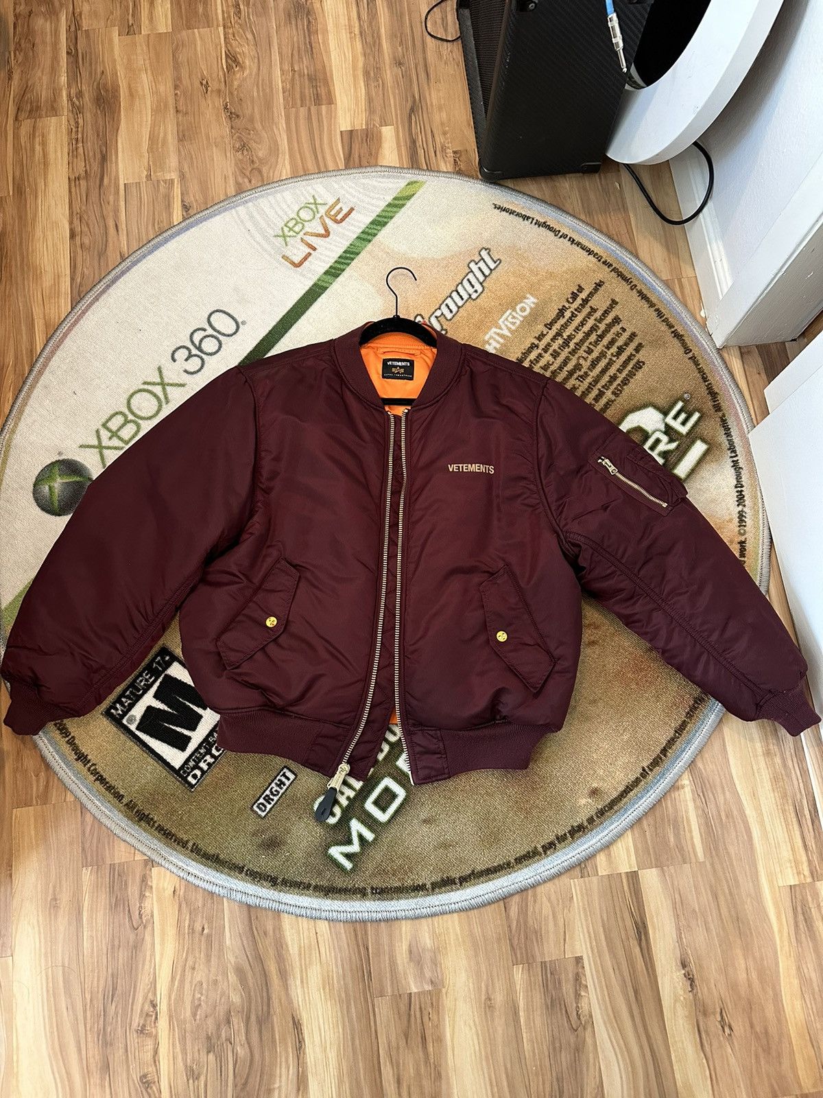 Vetements VETEMENTS Emoji Cropped Bomber Reversible Size US S / EU 44-46 / 1 - 10 Thumbnail